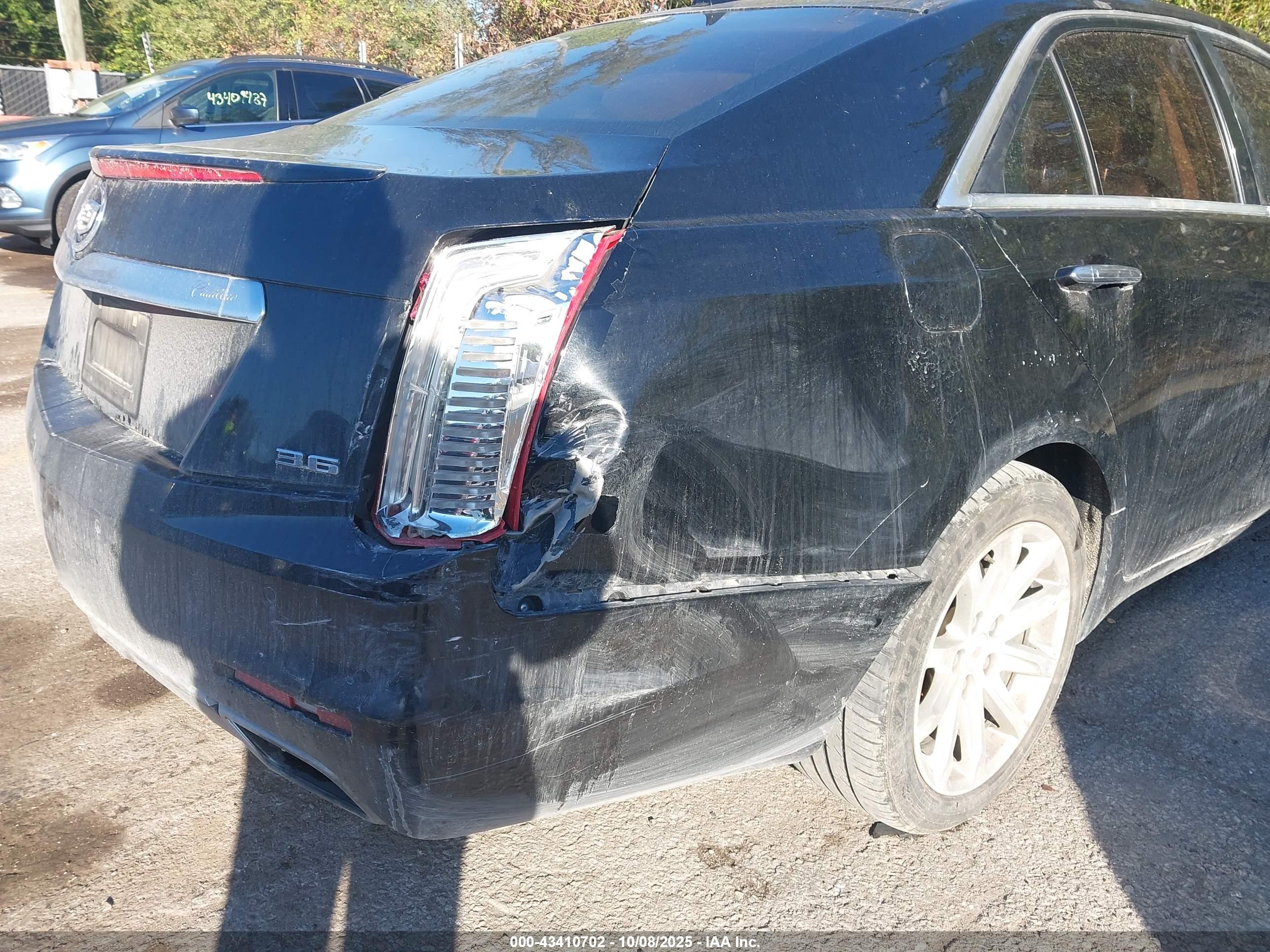 CADILLAC CTS image 6