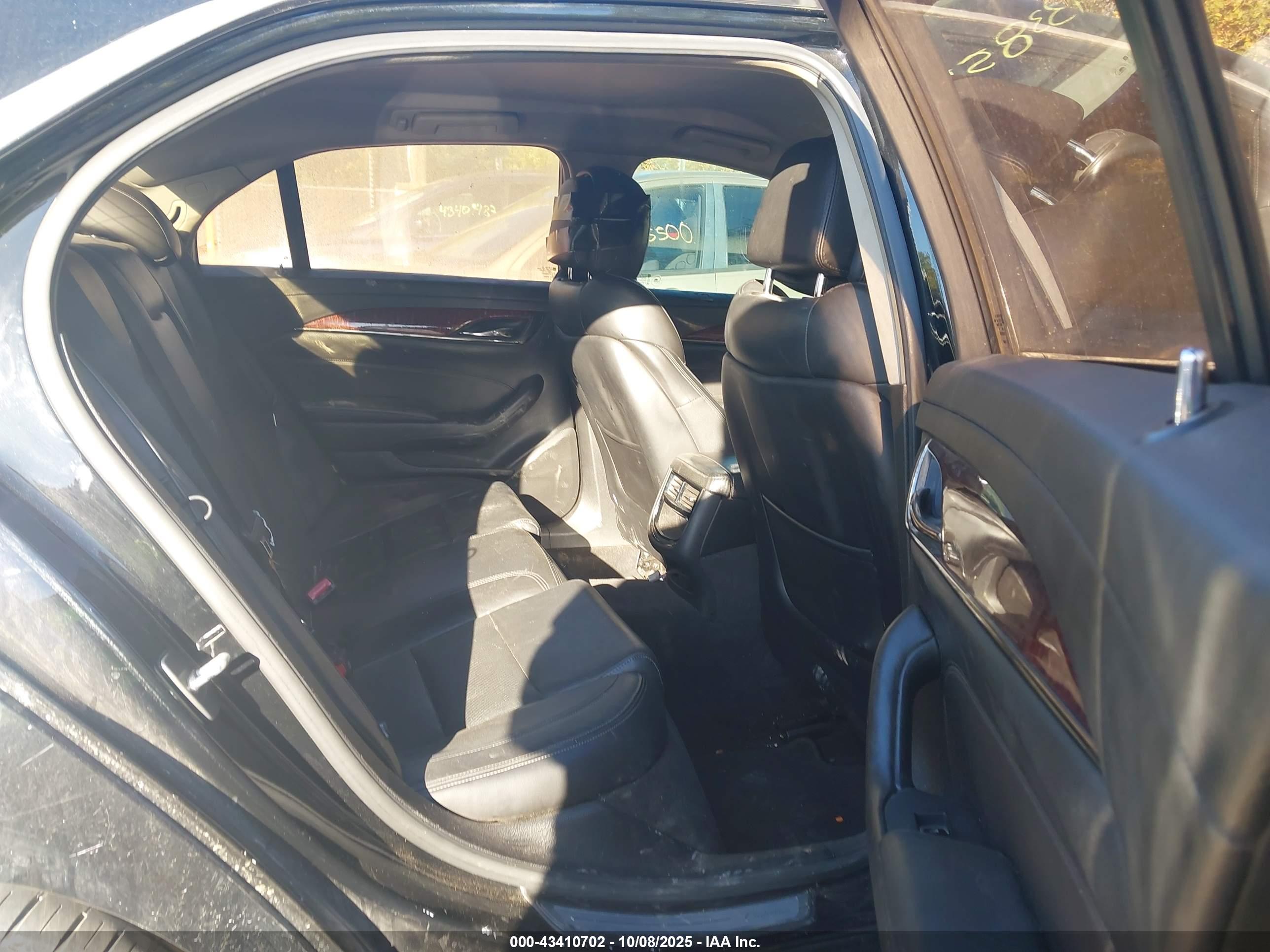 CADILLAC CTS image 8