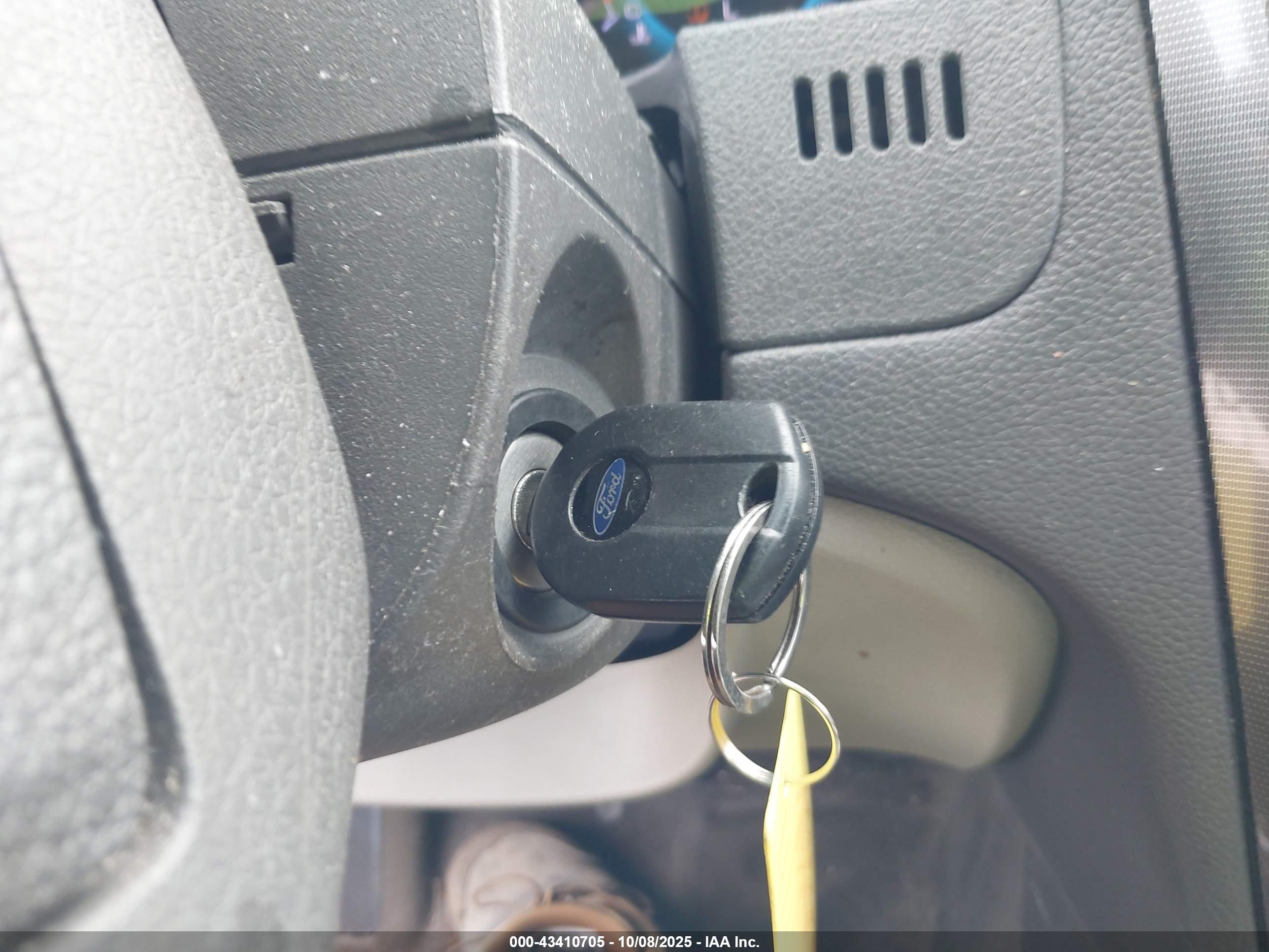 FORD FUSION image 11