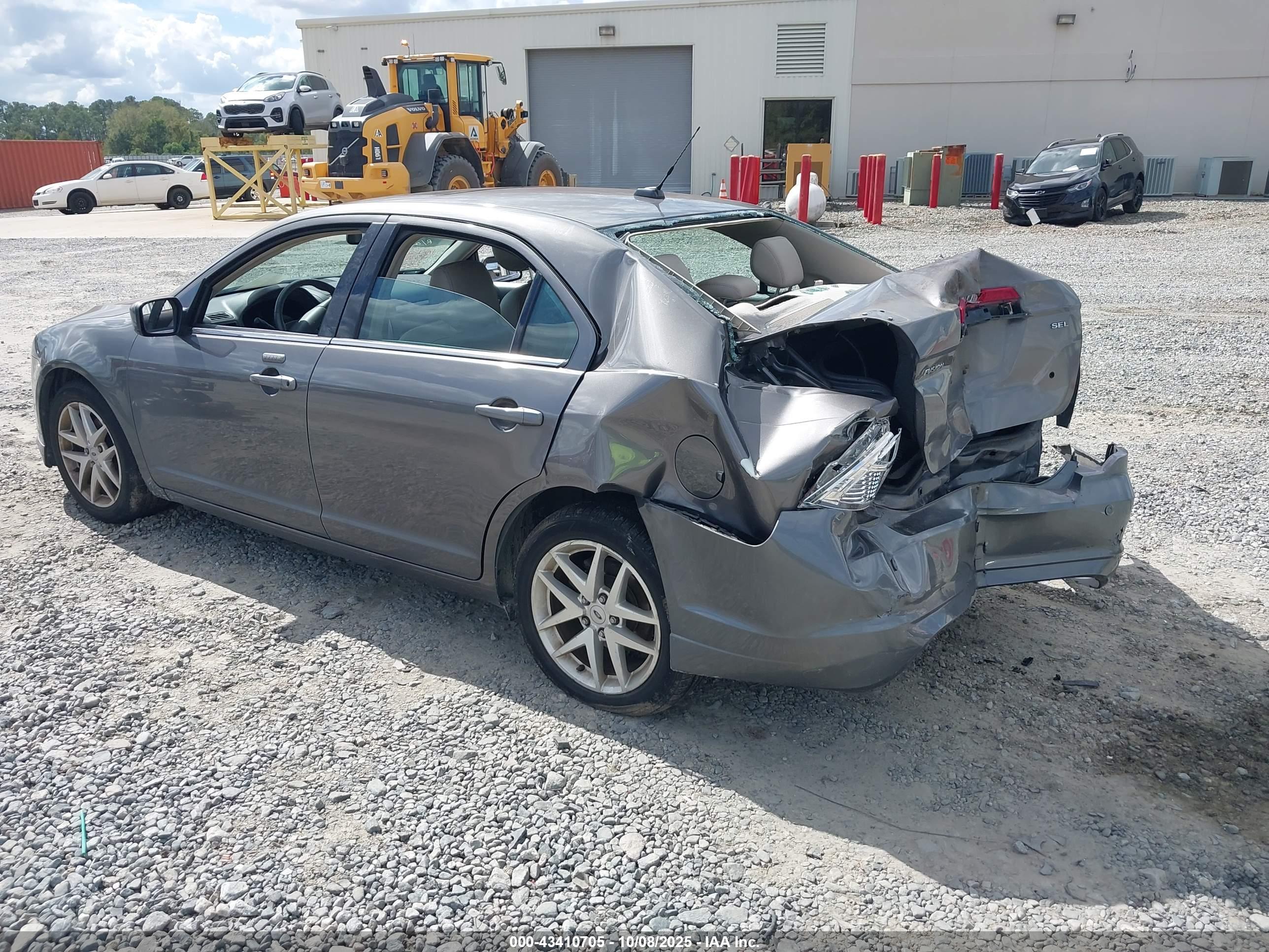 FORD FUSION image 3