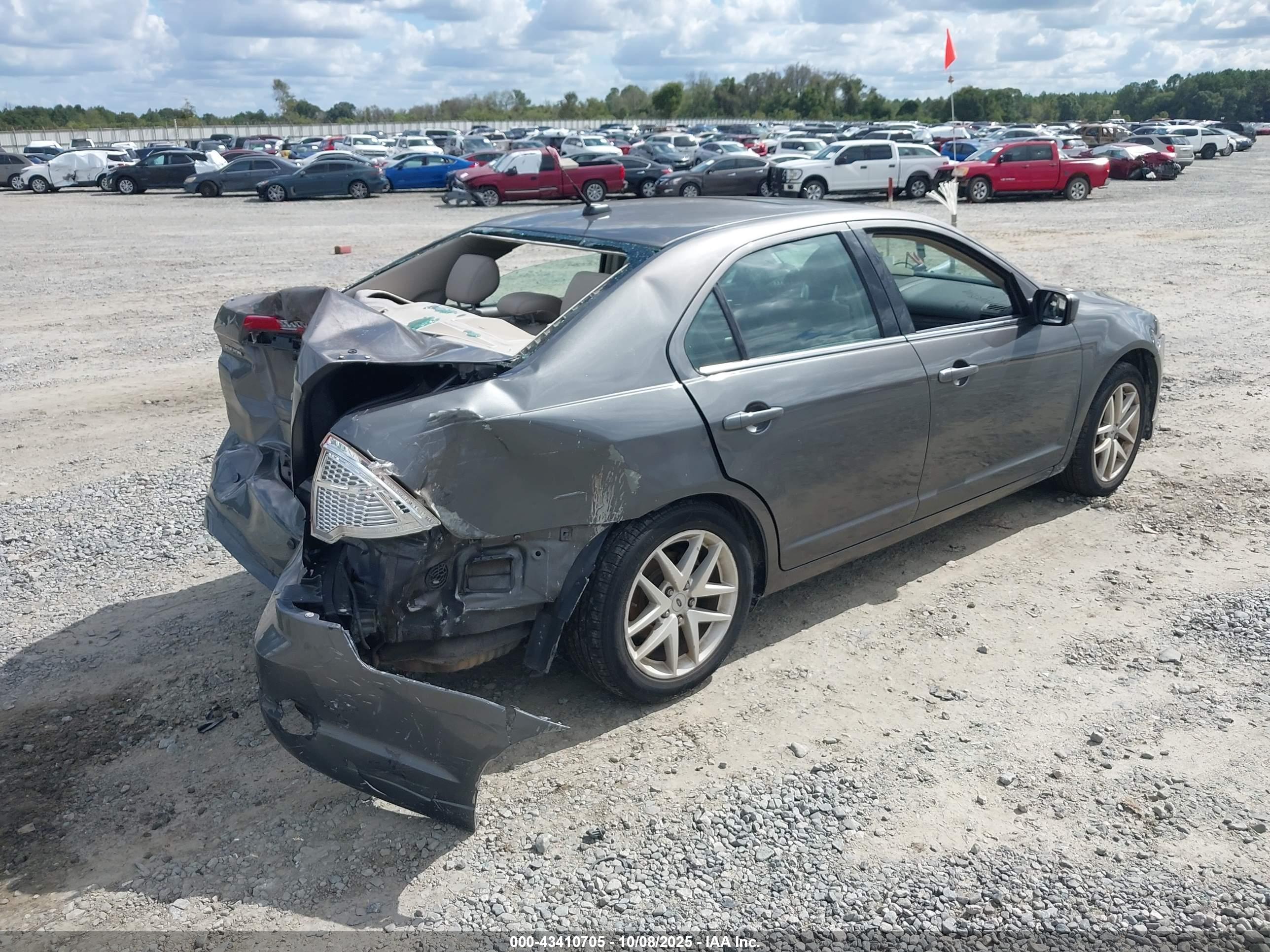 FORD FUSION image 4
