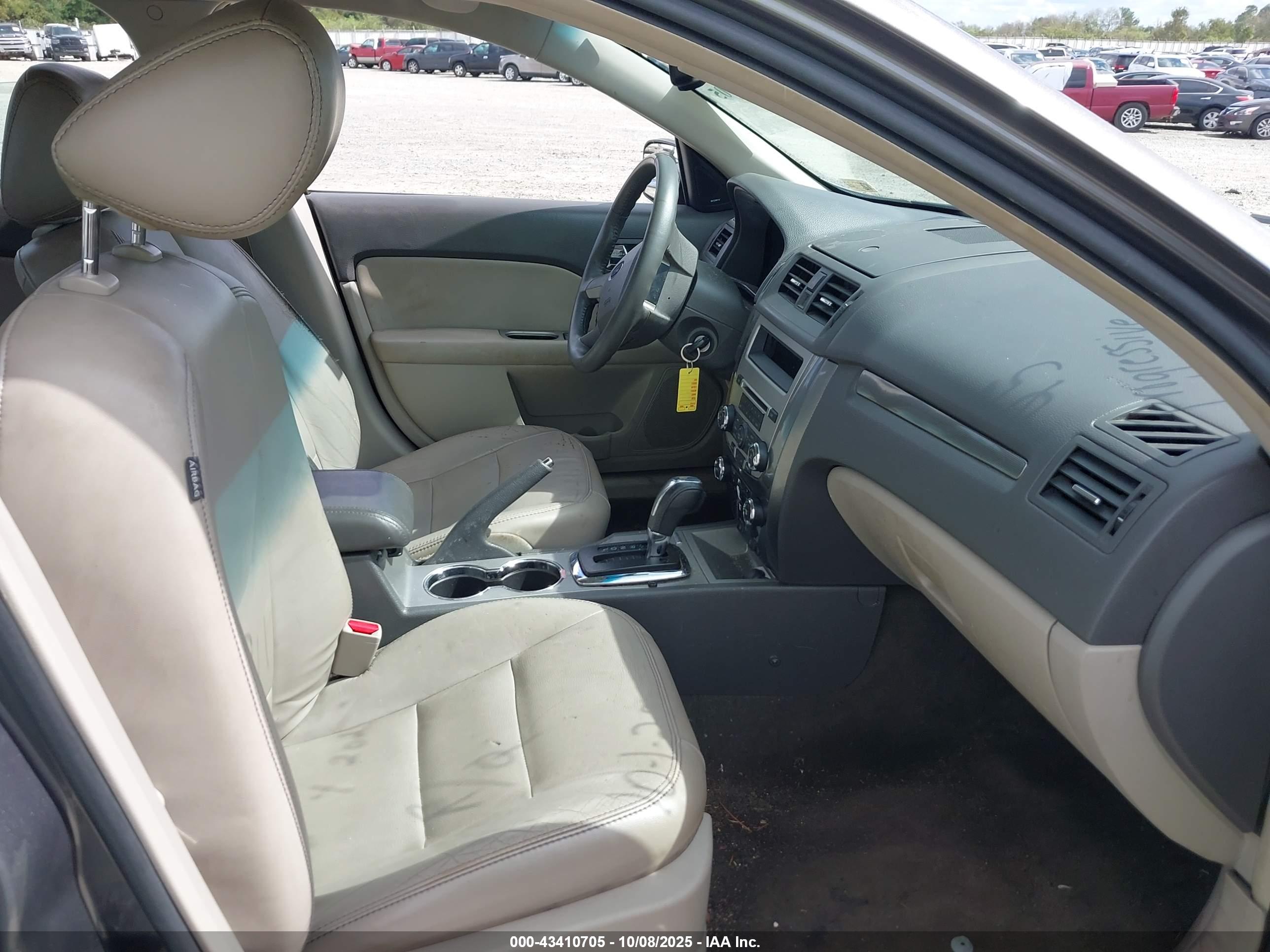 FORD FUSION image 5