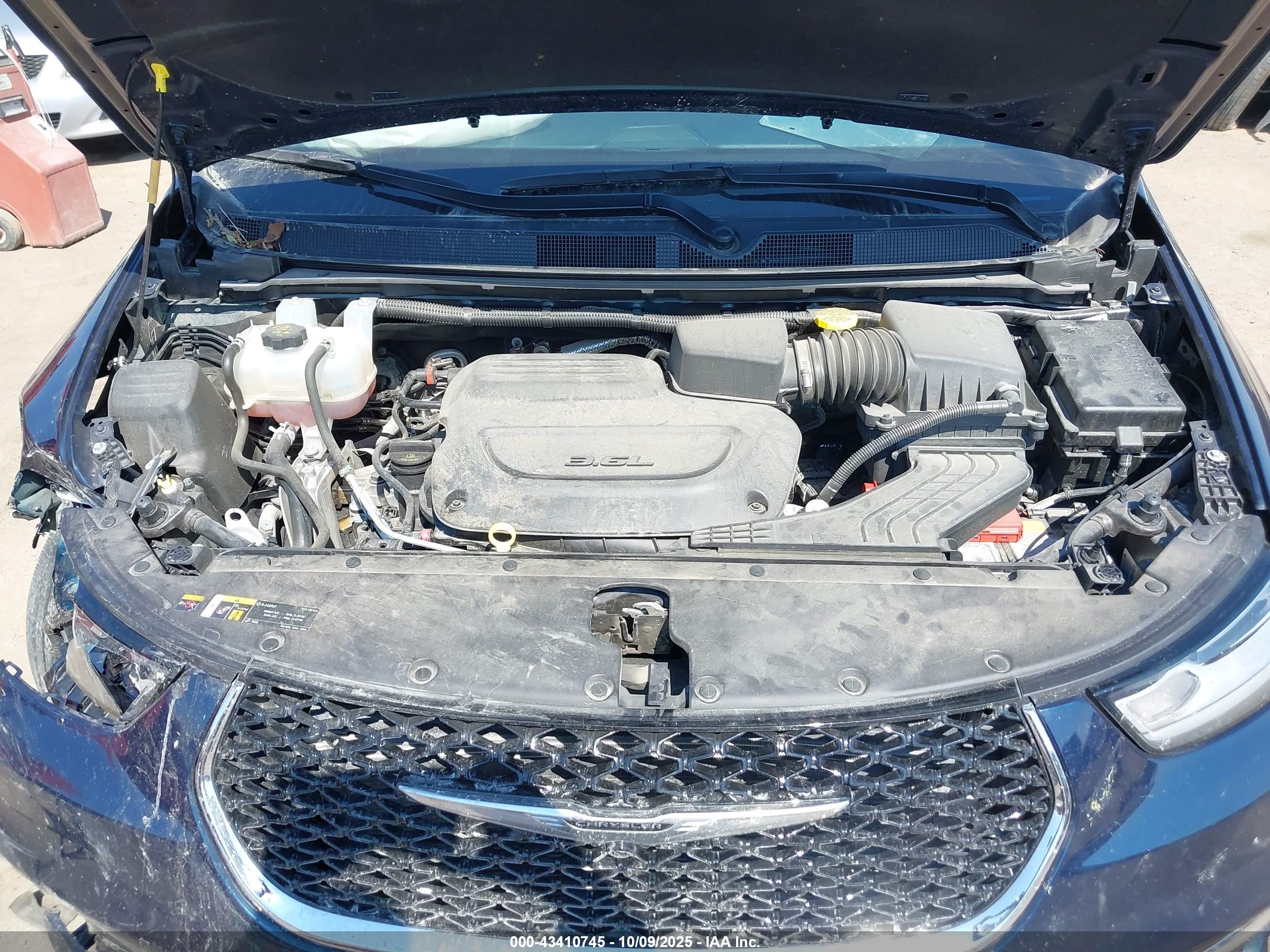 CHRYSLER PACIFICA image 10