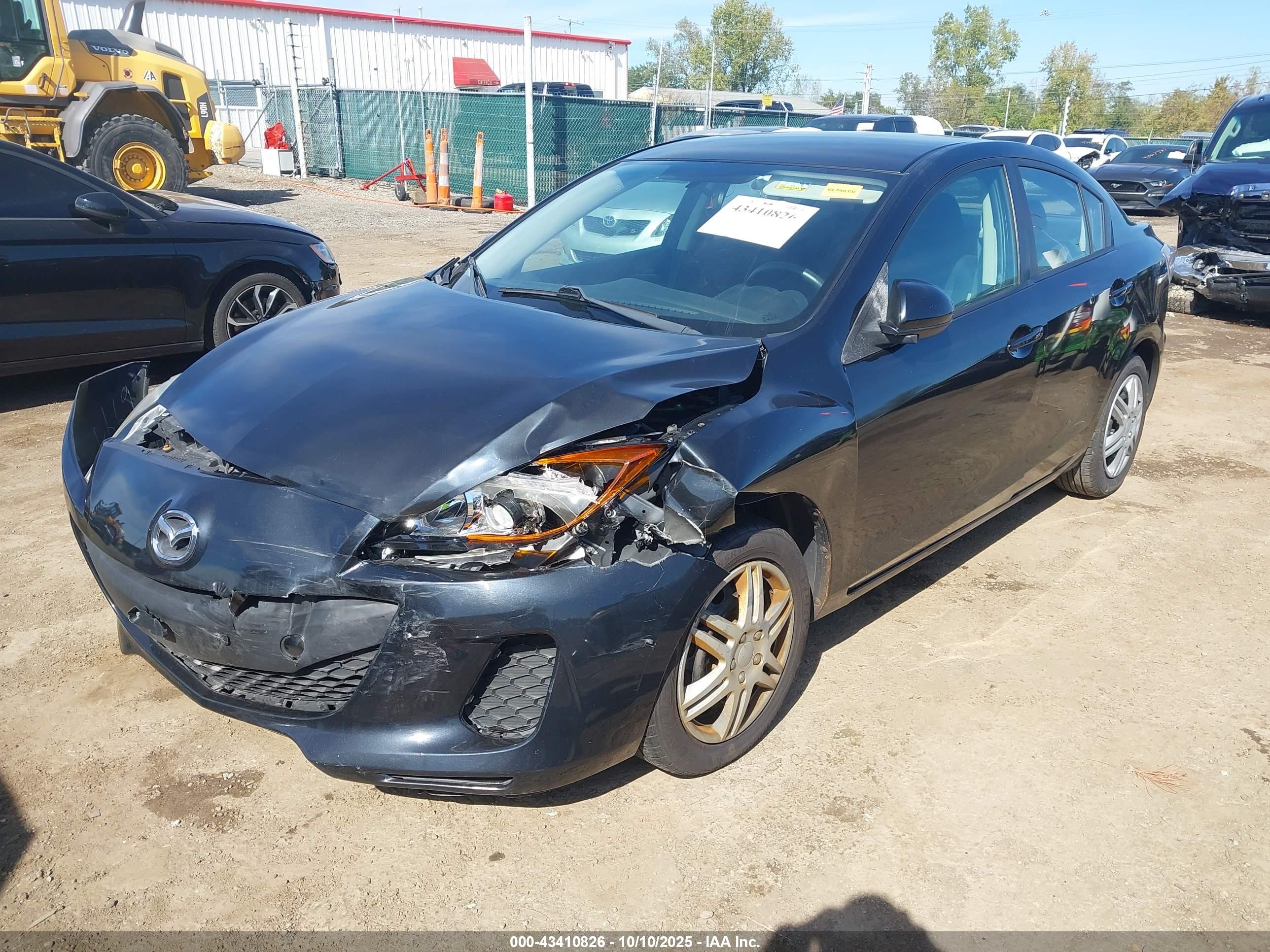 MAZDA MAZDA3 image 2