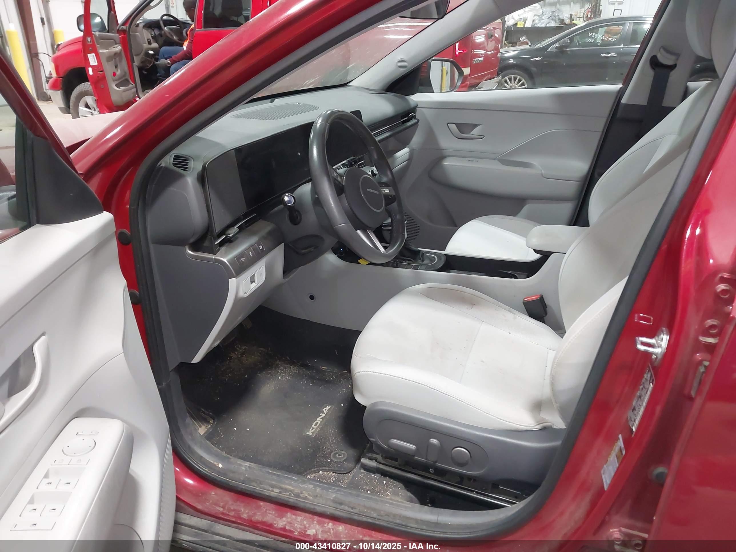 HYUNDAI KONA image 5