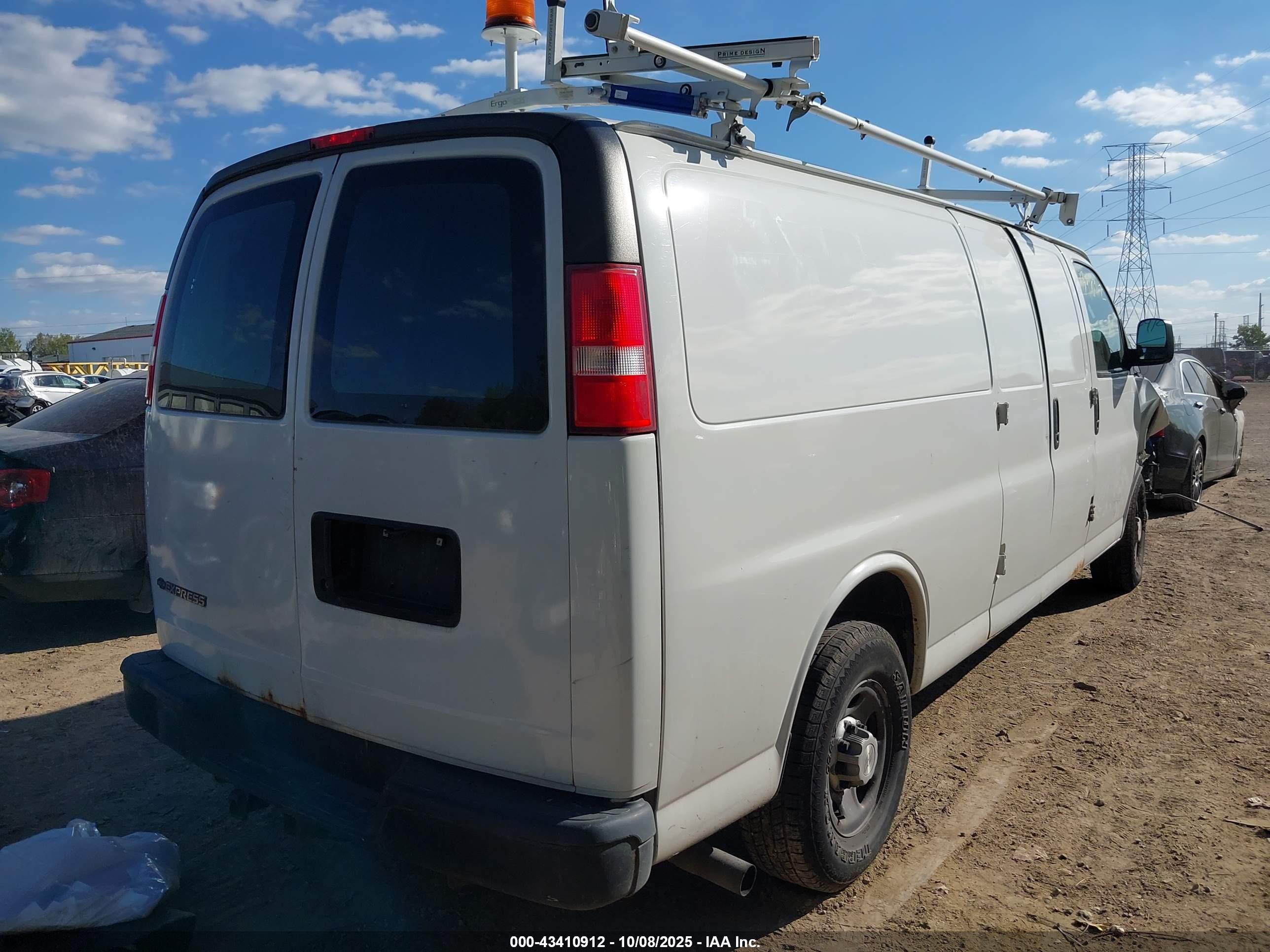 CHEVROLET EXPRESS image 4
