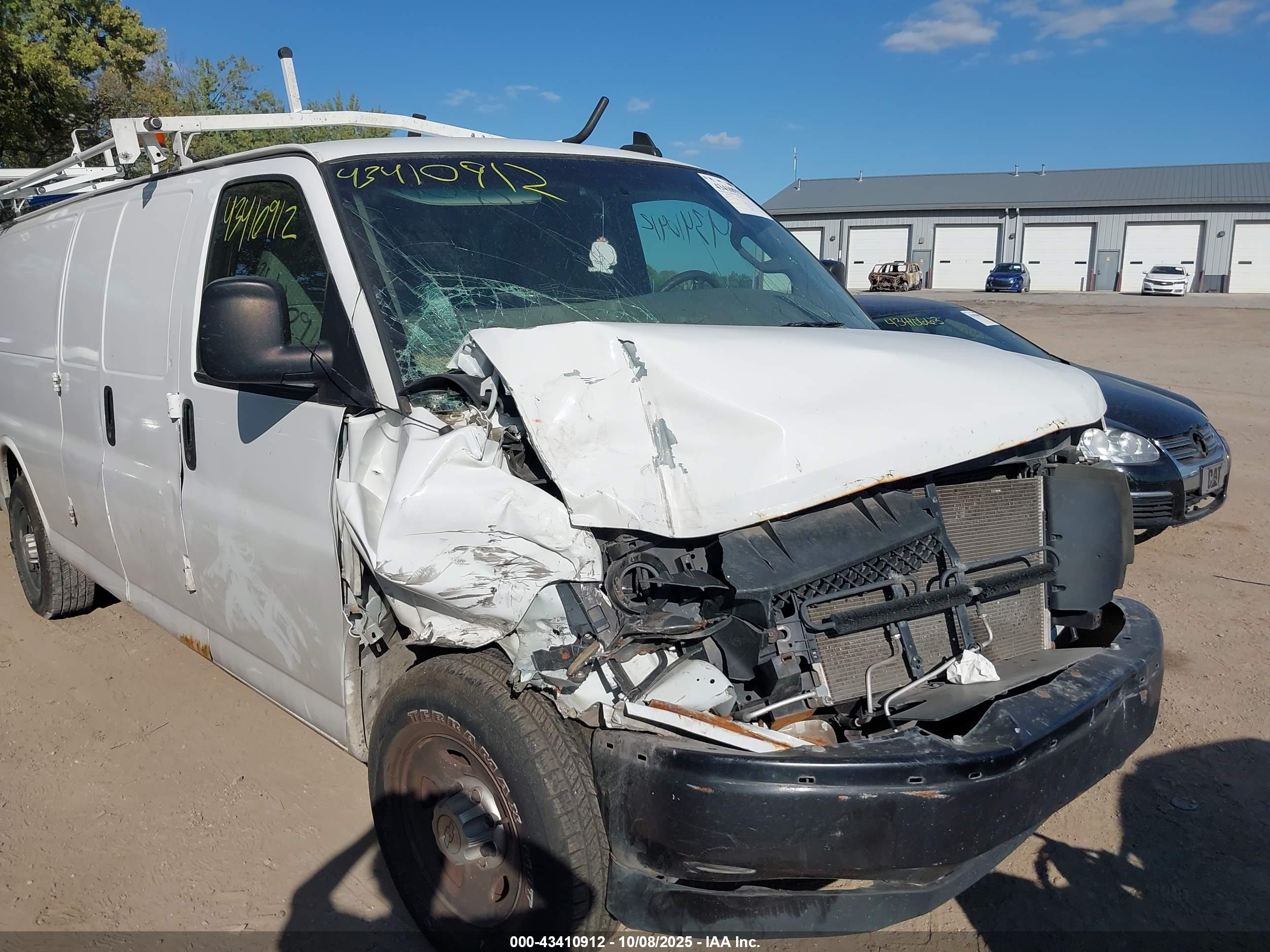 CHEVROLET EXPRESS image 6