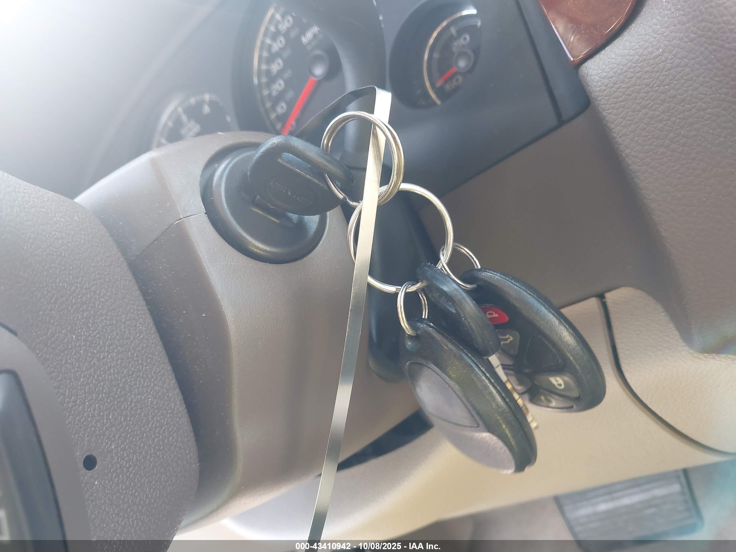 GMC YUKON image 11
