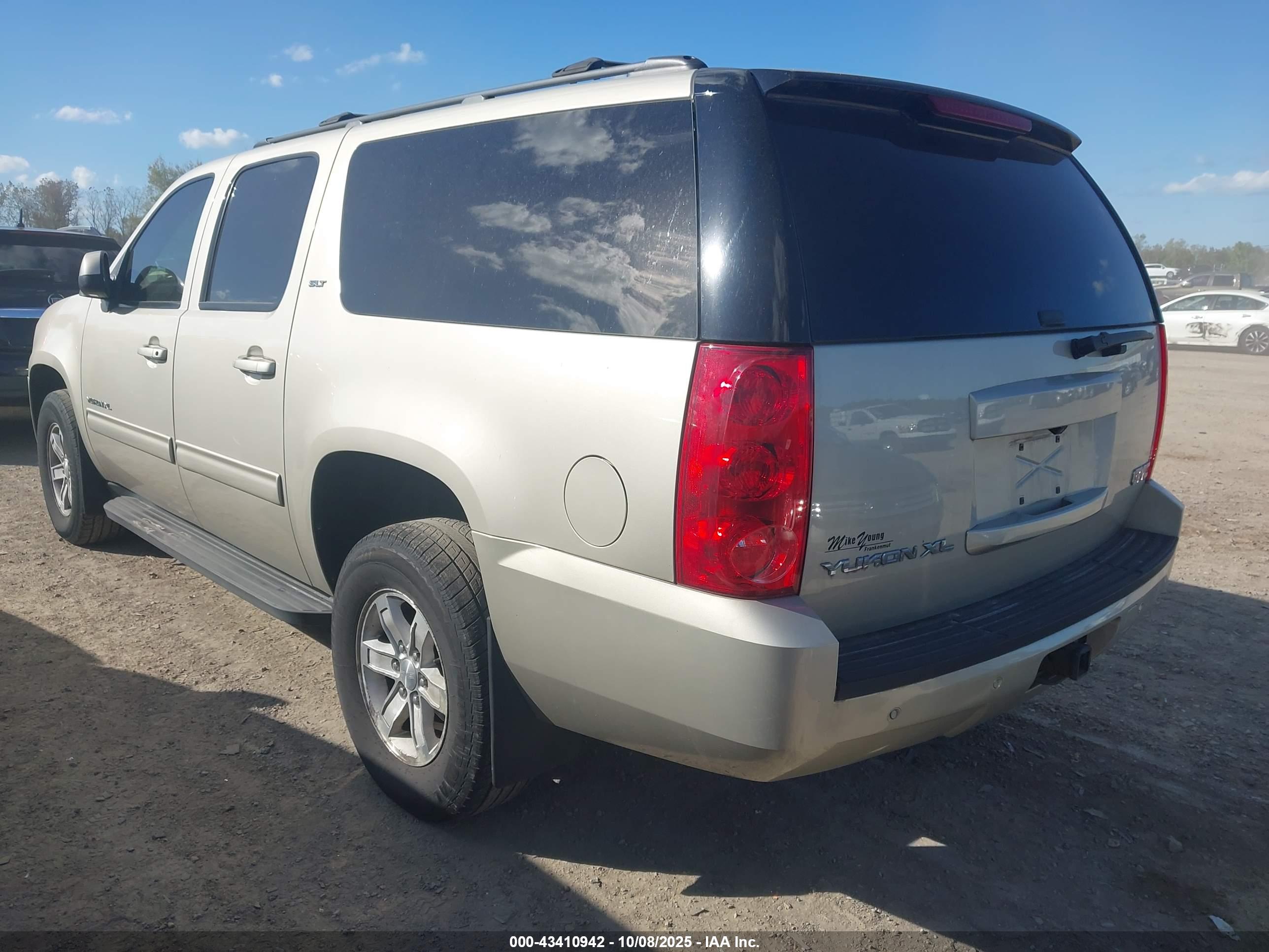 GMC YUKON image 3
