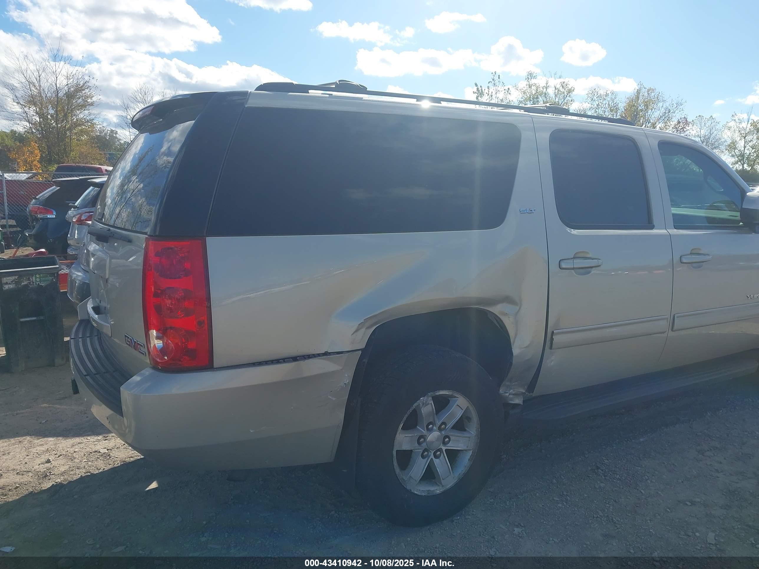GMC YUKON image 6