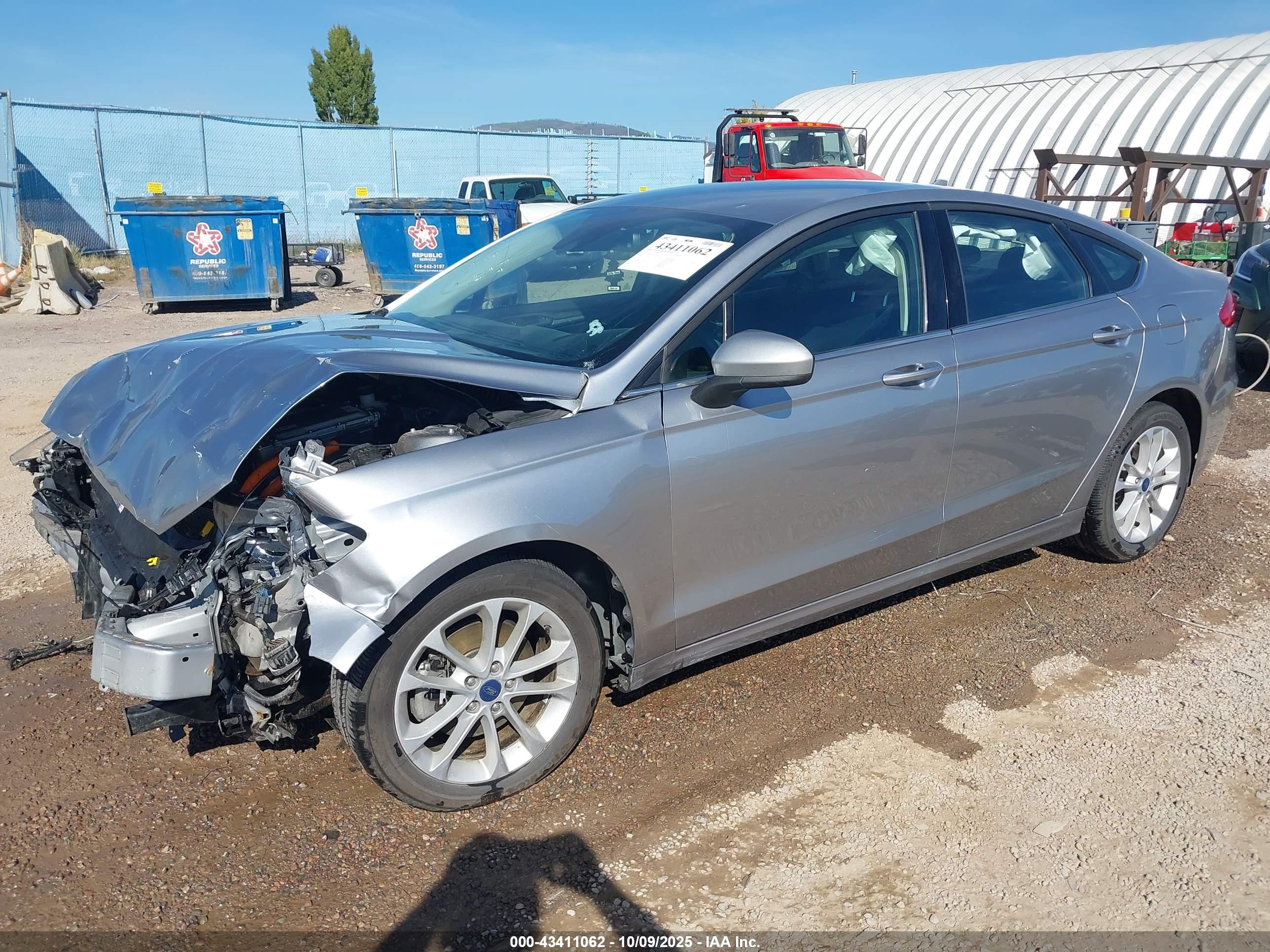 FORD FUSION image 2