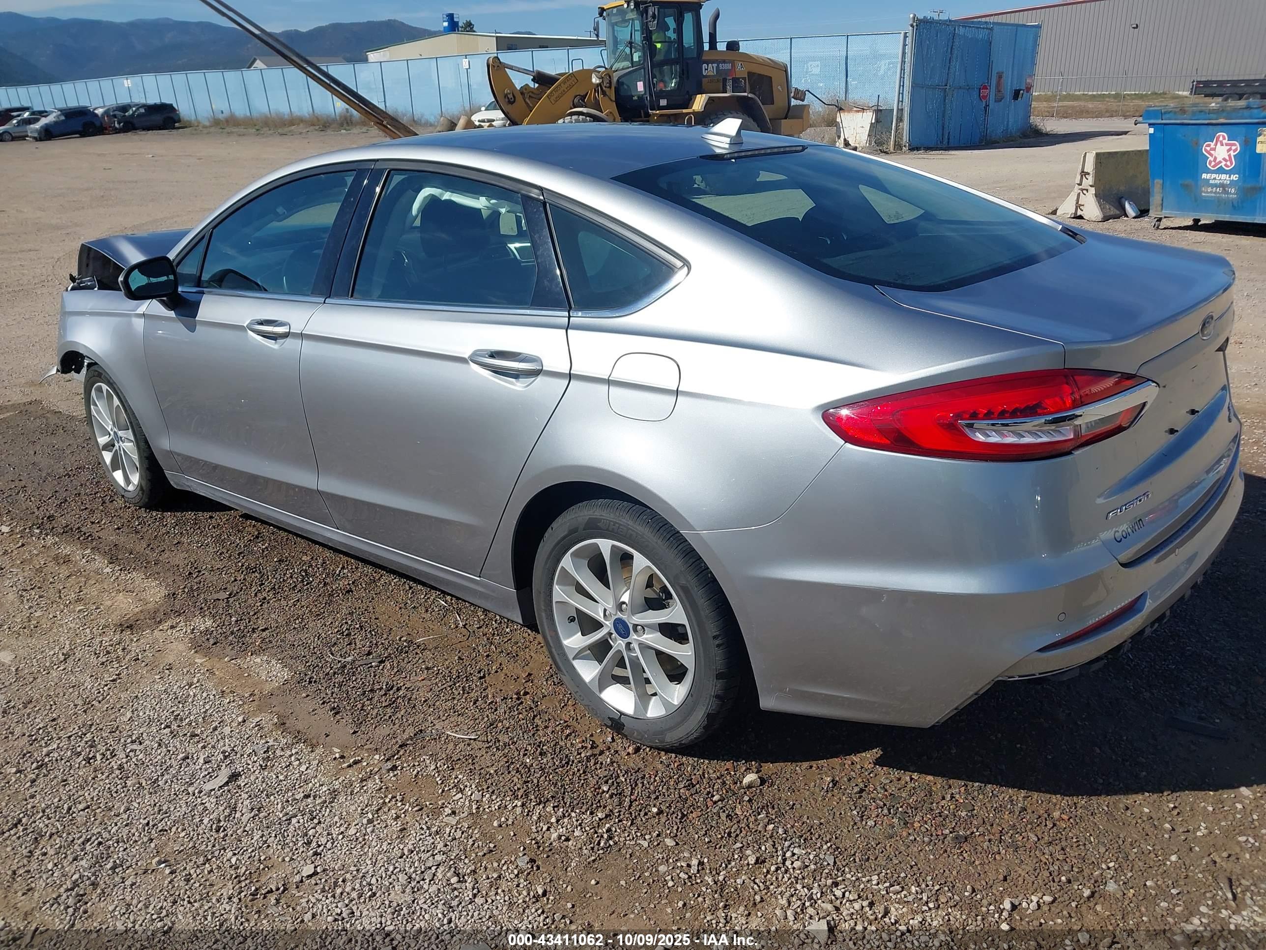 FORD FUSION image 3