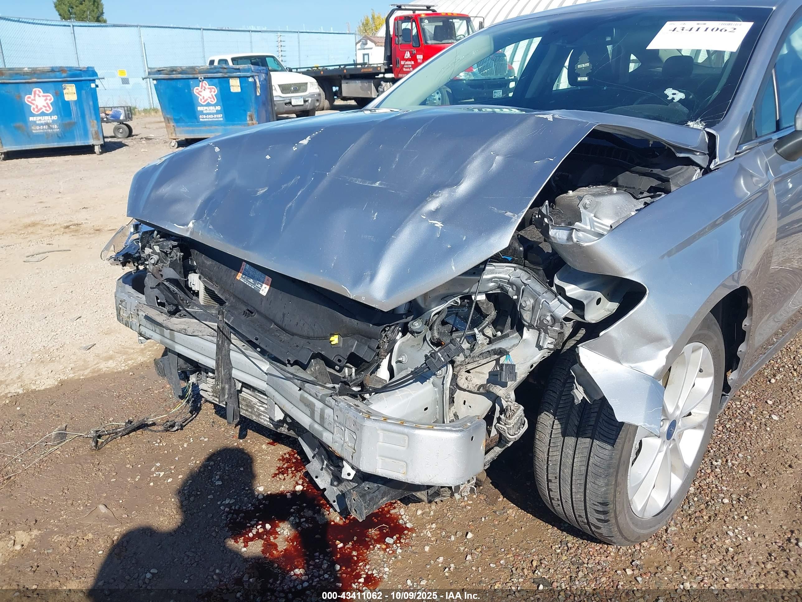 FORD FUSION image 6