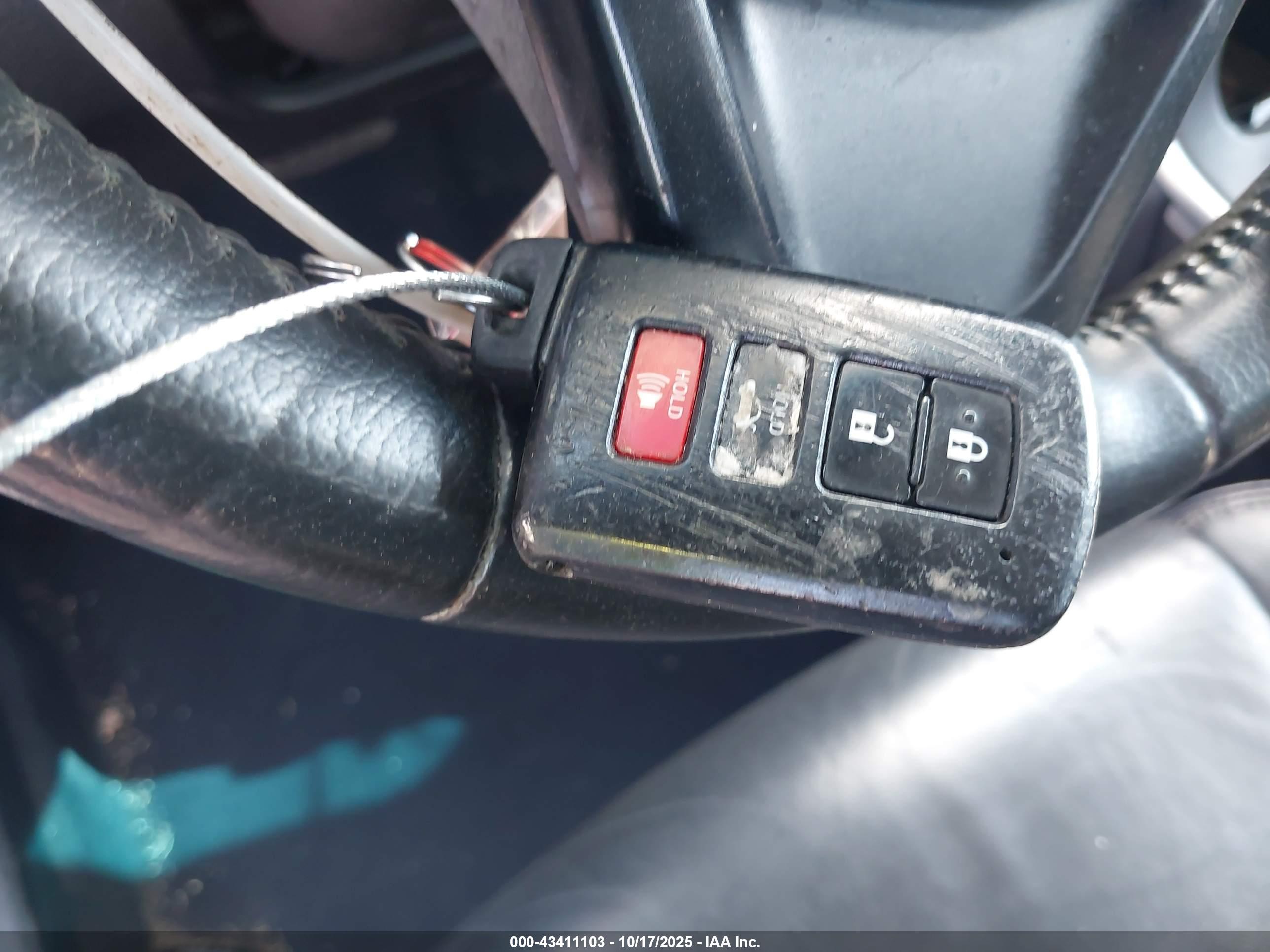 TOYOTA CAMRY image 11