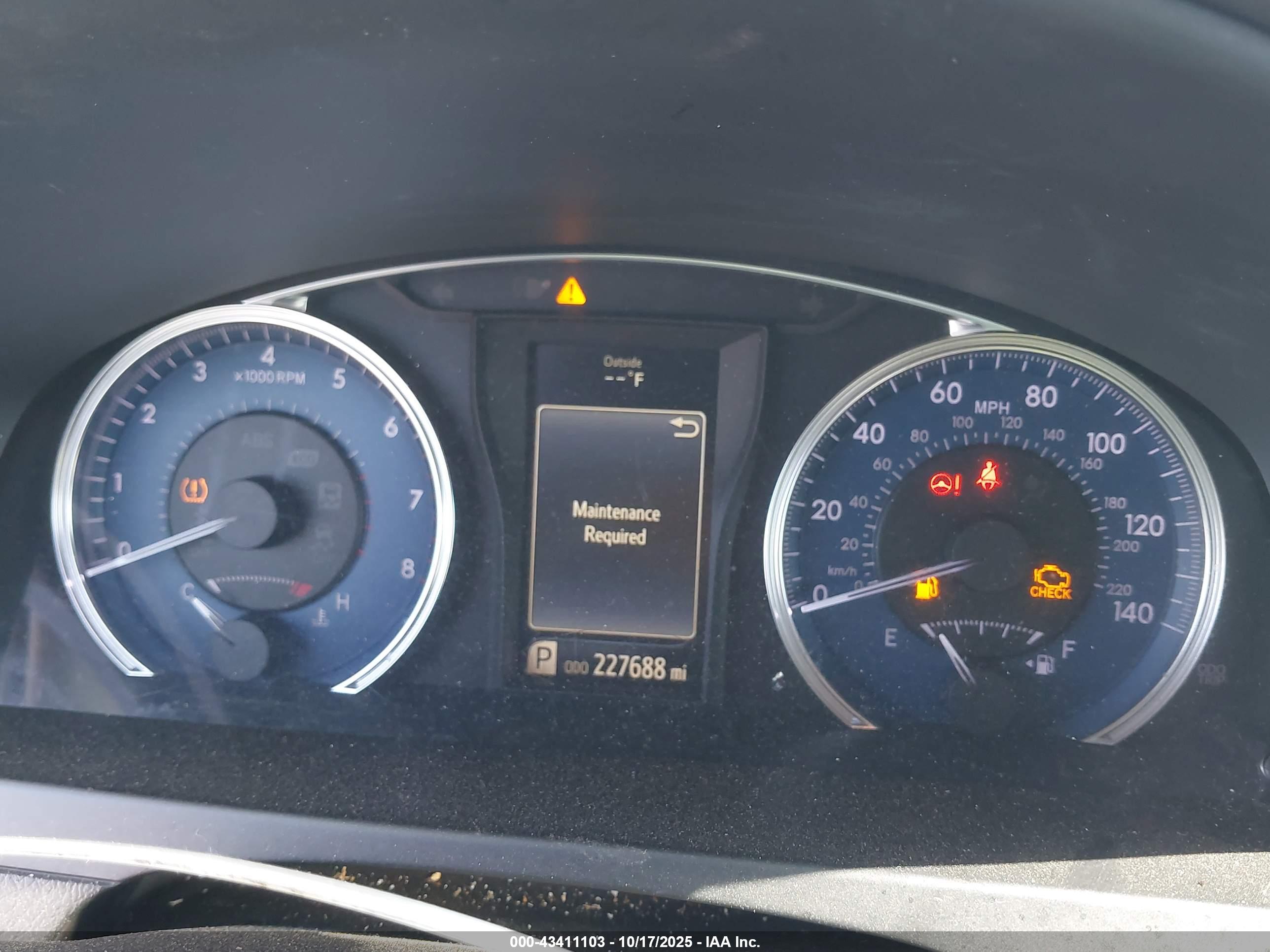 TOYOTA CAMRY image 7