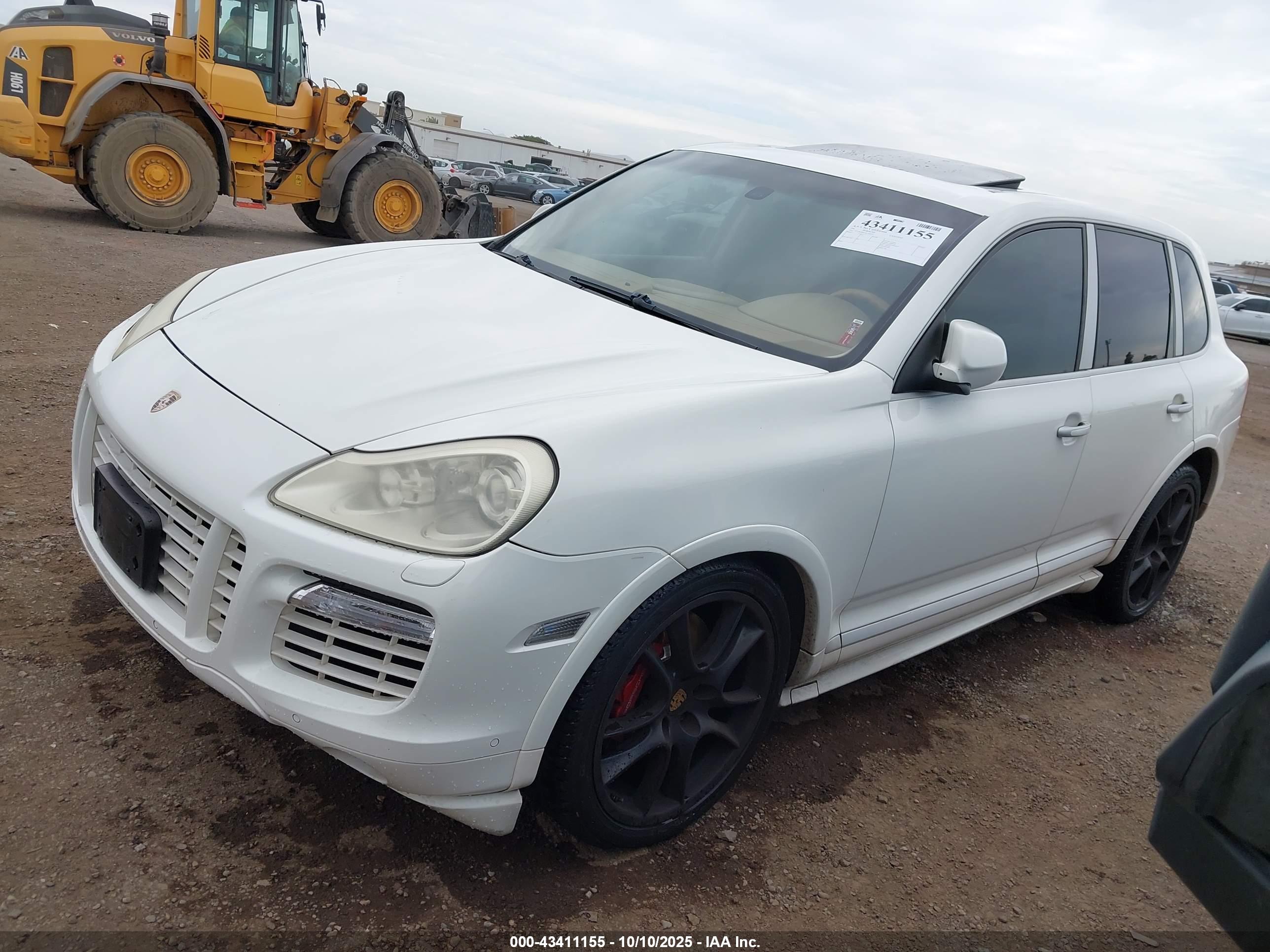 PORSCHE CAYENNE image 2