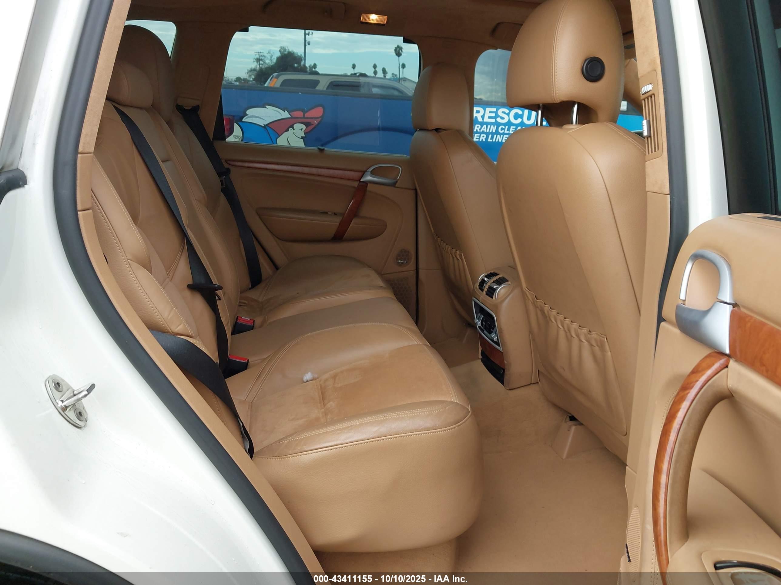 PORSCHE CAYENNE image 8