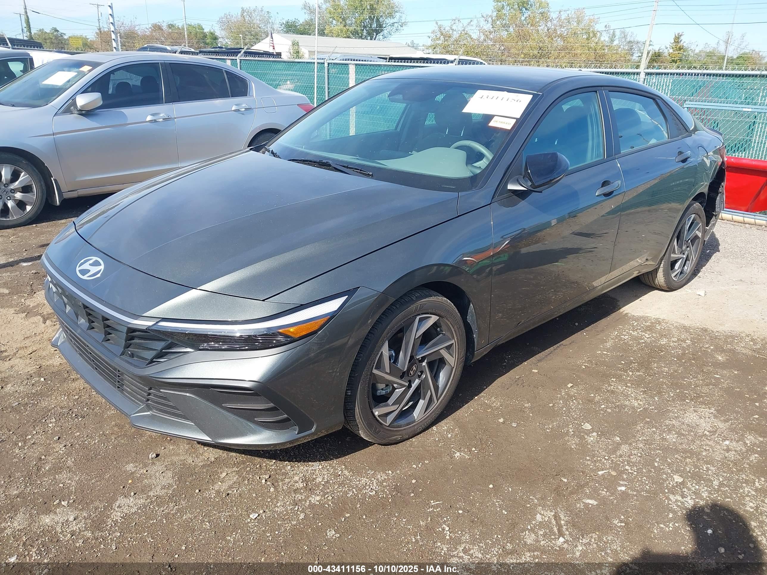 HYUNDAI ELANTRA image 2