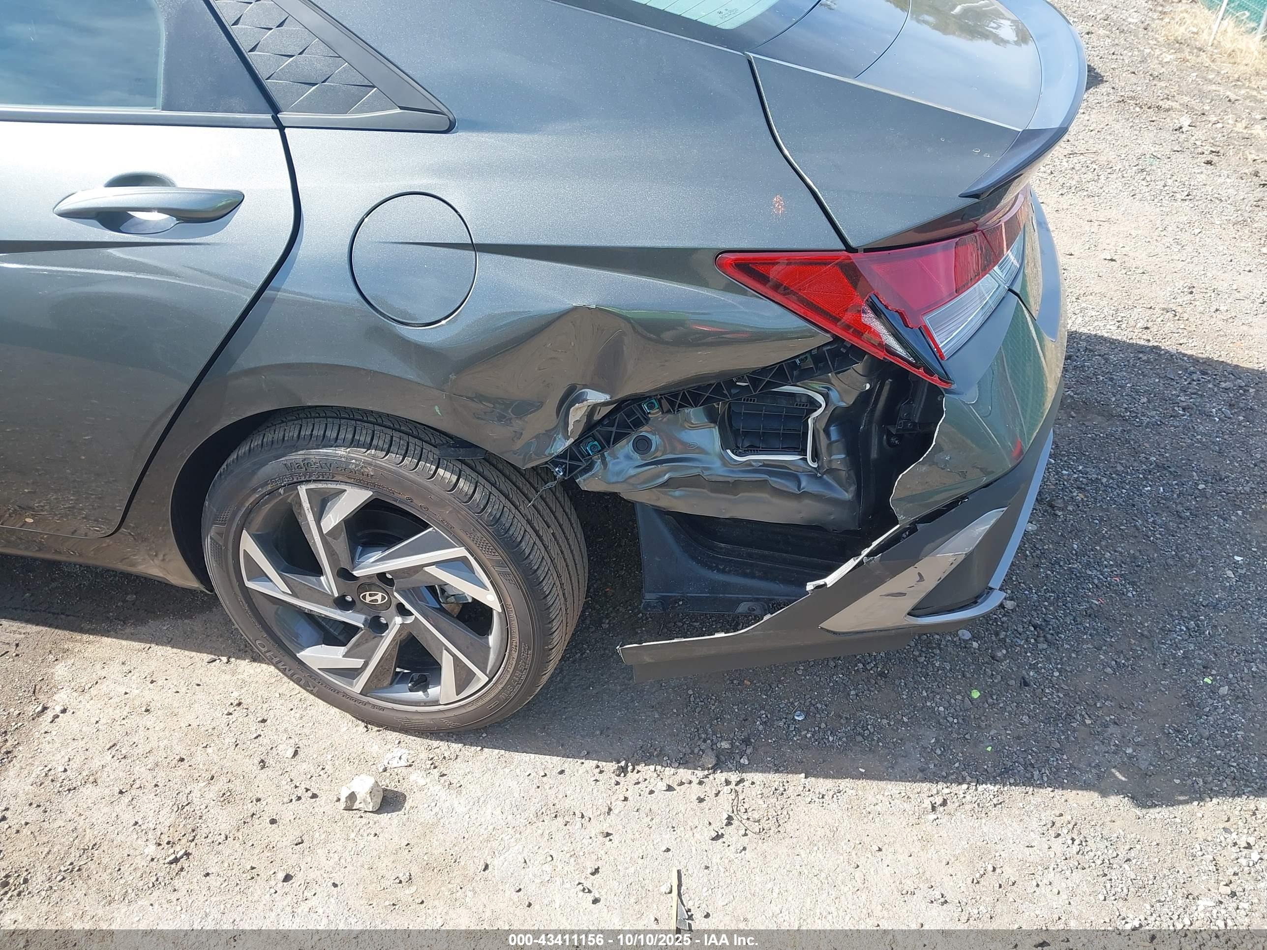 HYUNDAI ELANTRA image 6