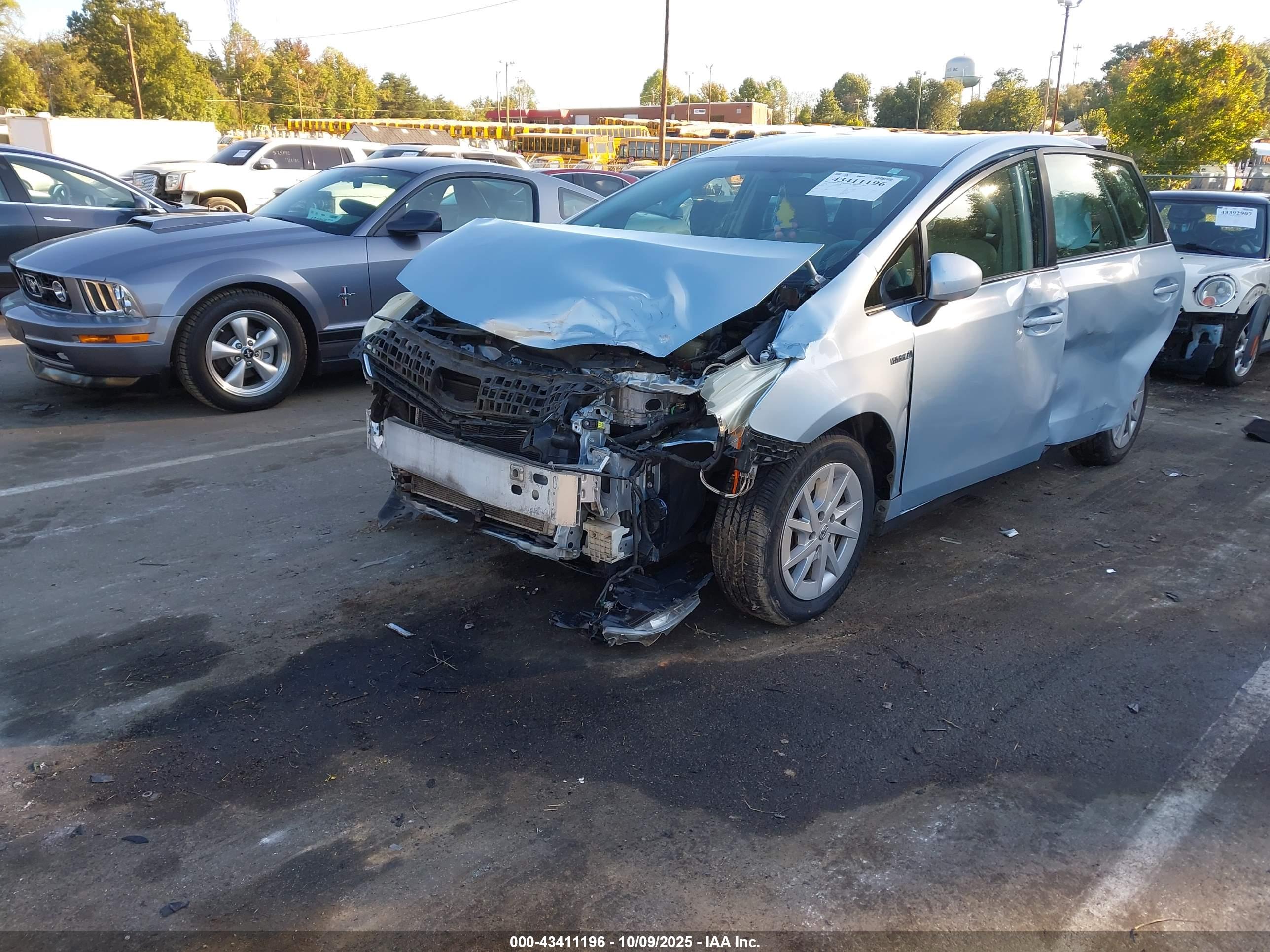 TOYOTA PRIUS image 2