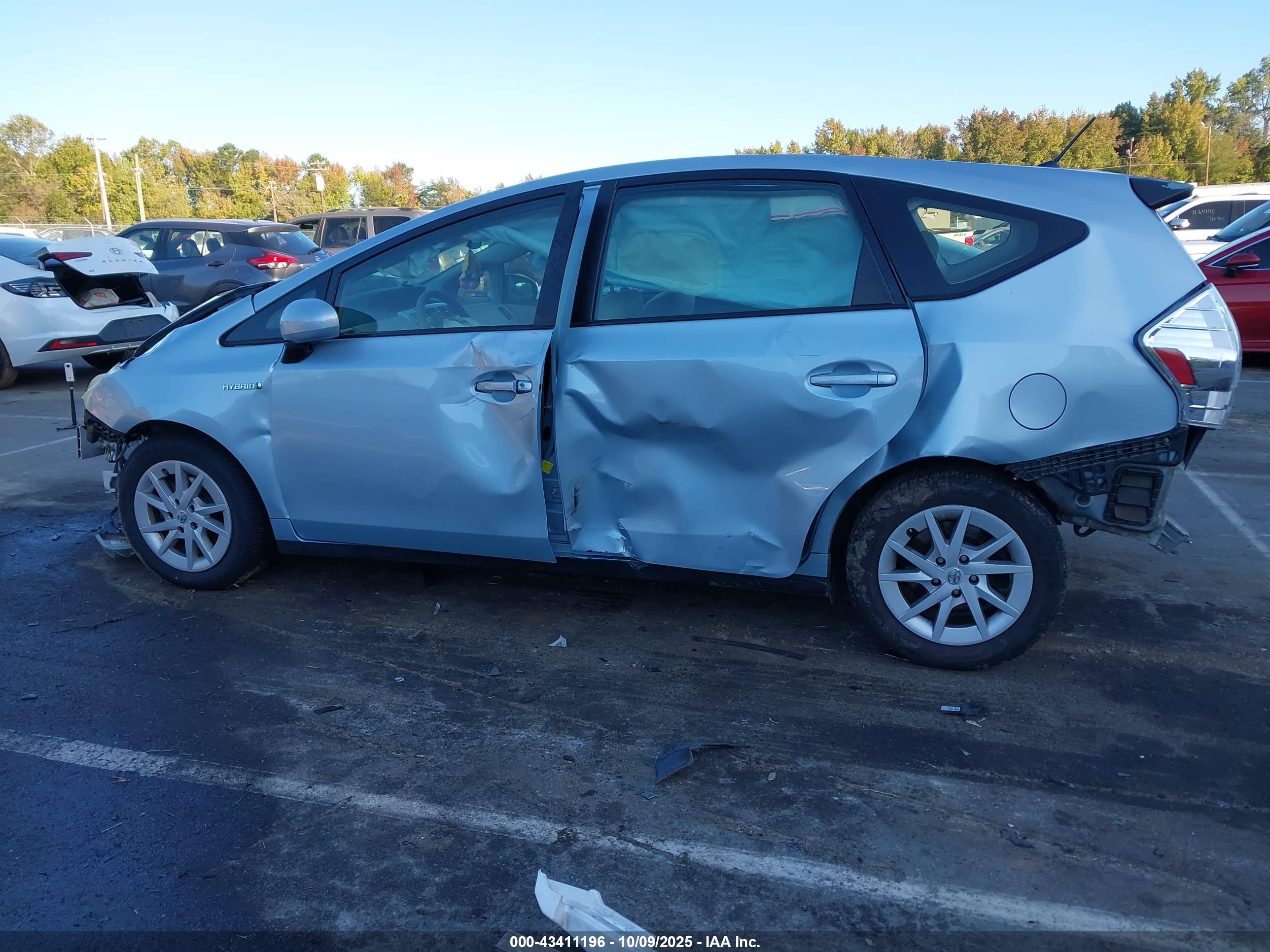 TOYOTA PRIUS image 6
