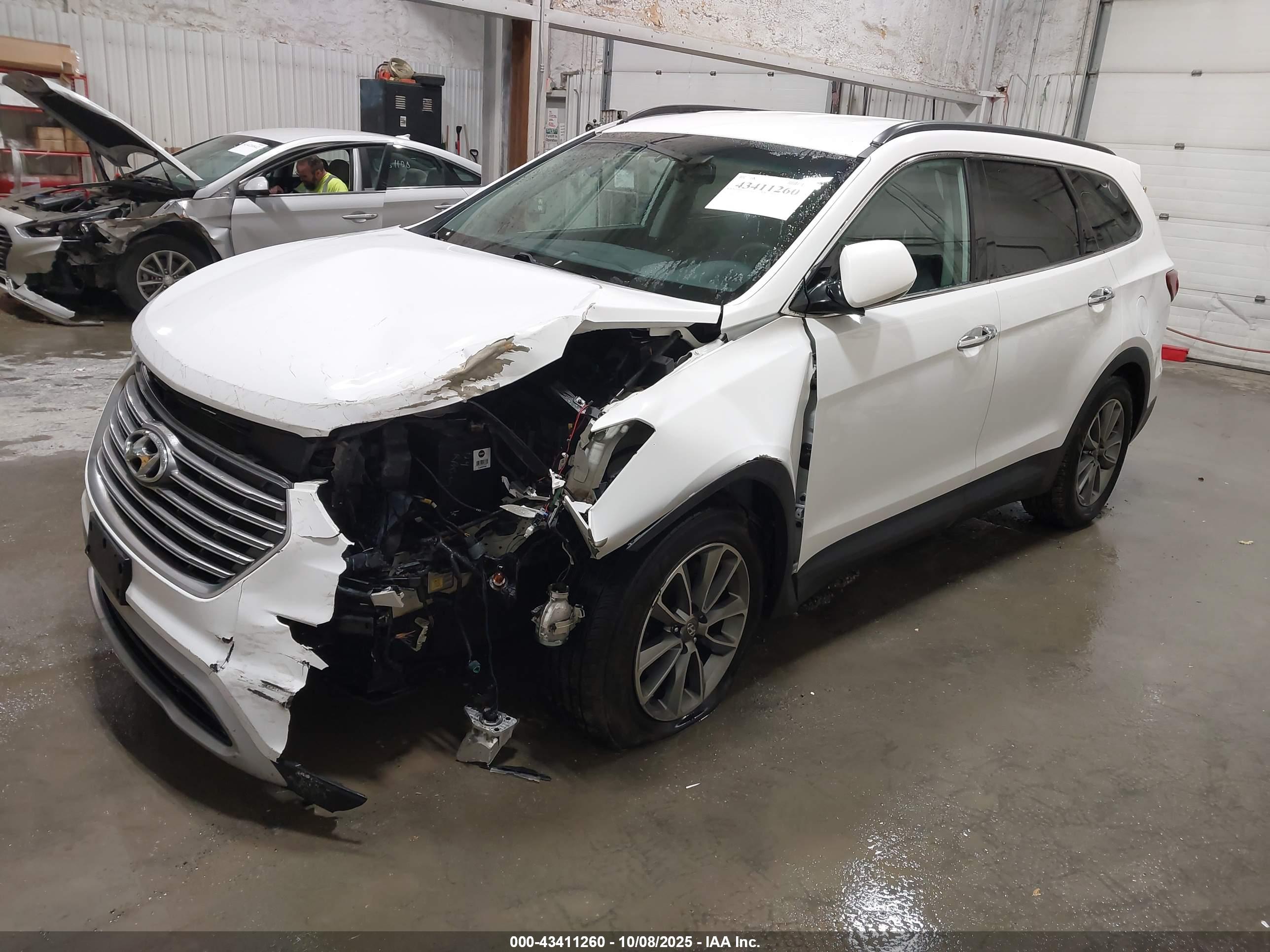 HYUNDAI SANTA image 2