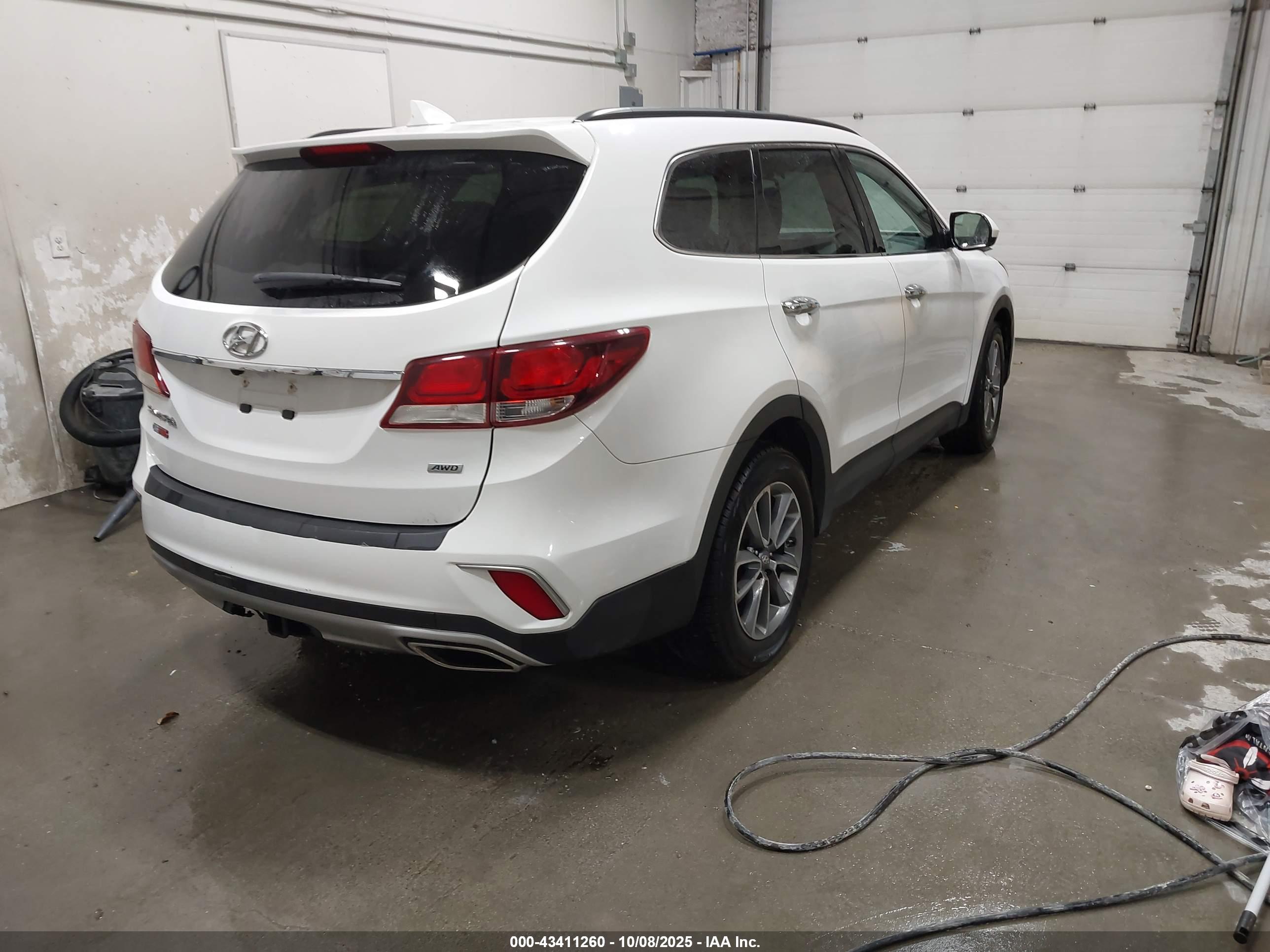 HYUNDAI SANTA image 4
