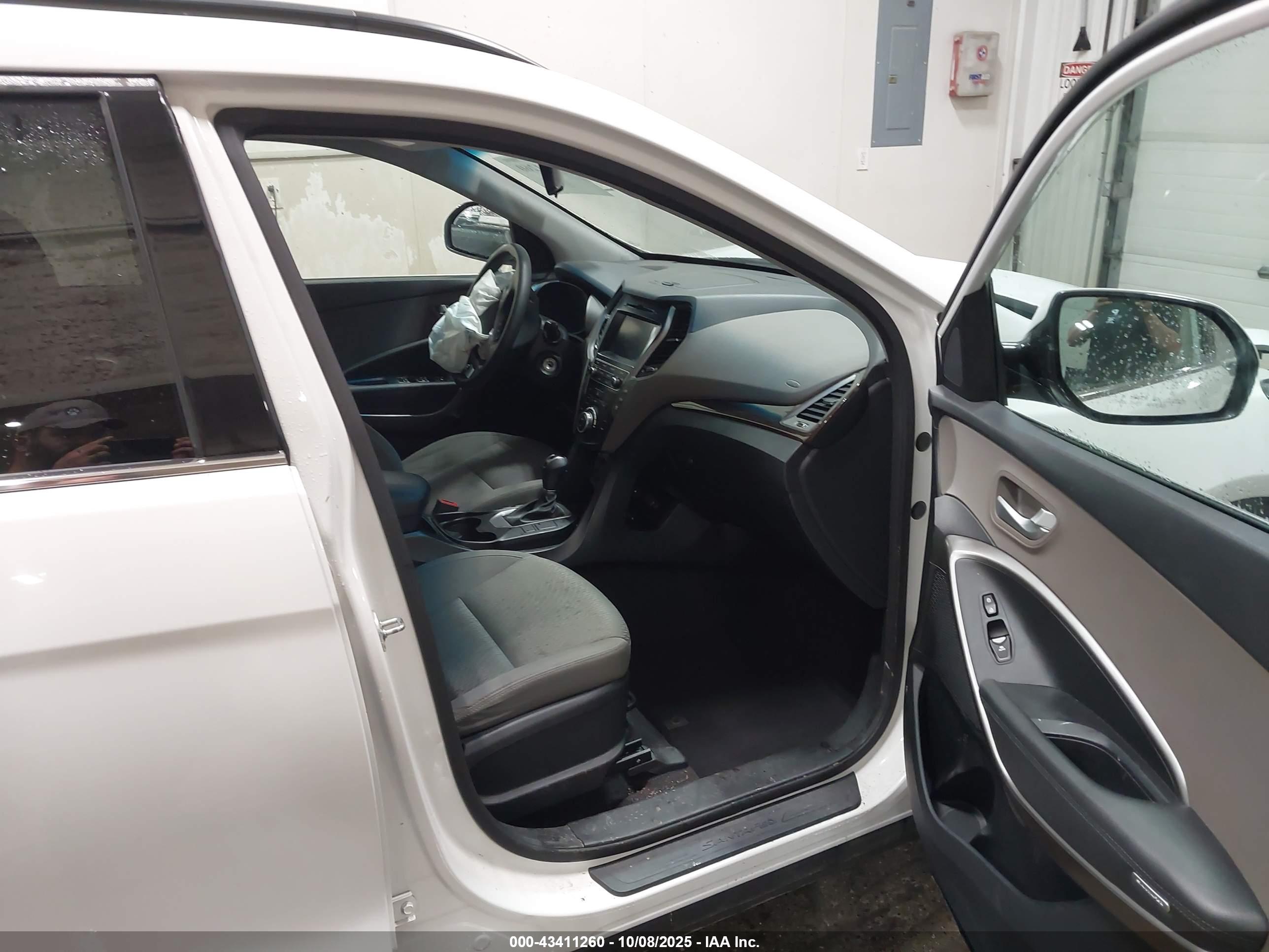 HYUNDAI SANTA image 5