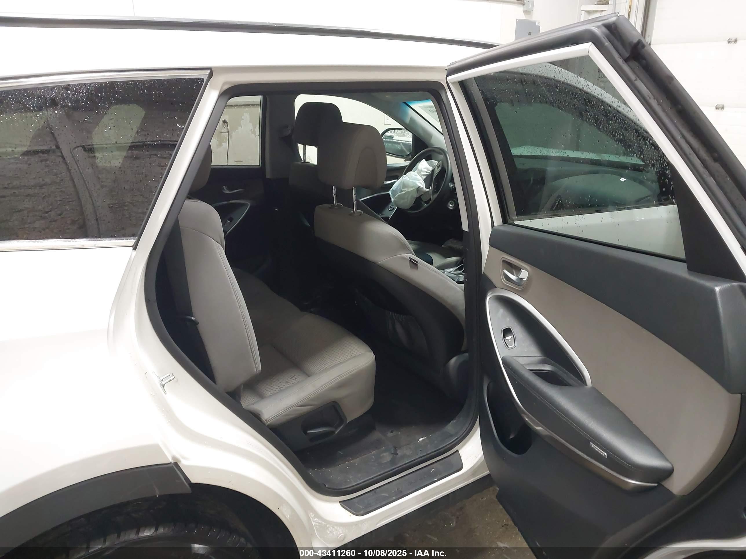 HYUNDAI SANTA image 8