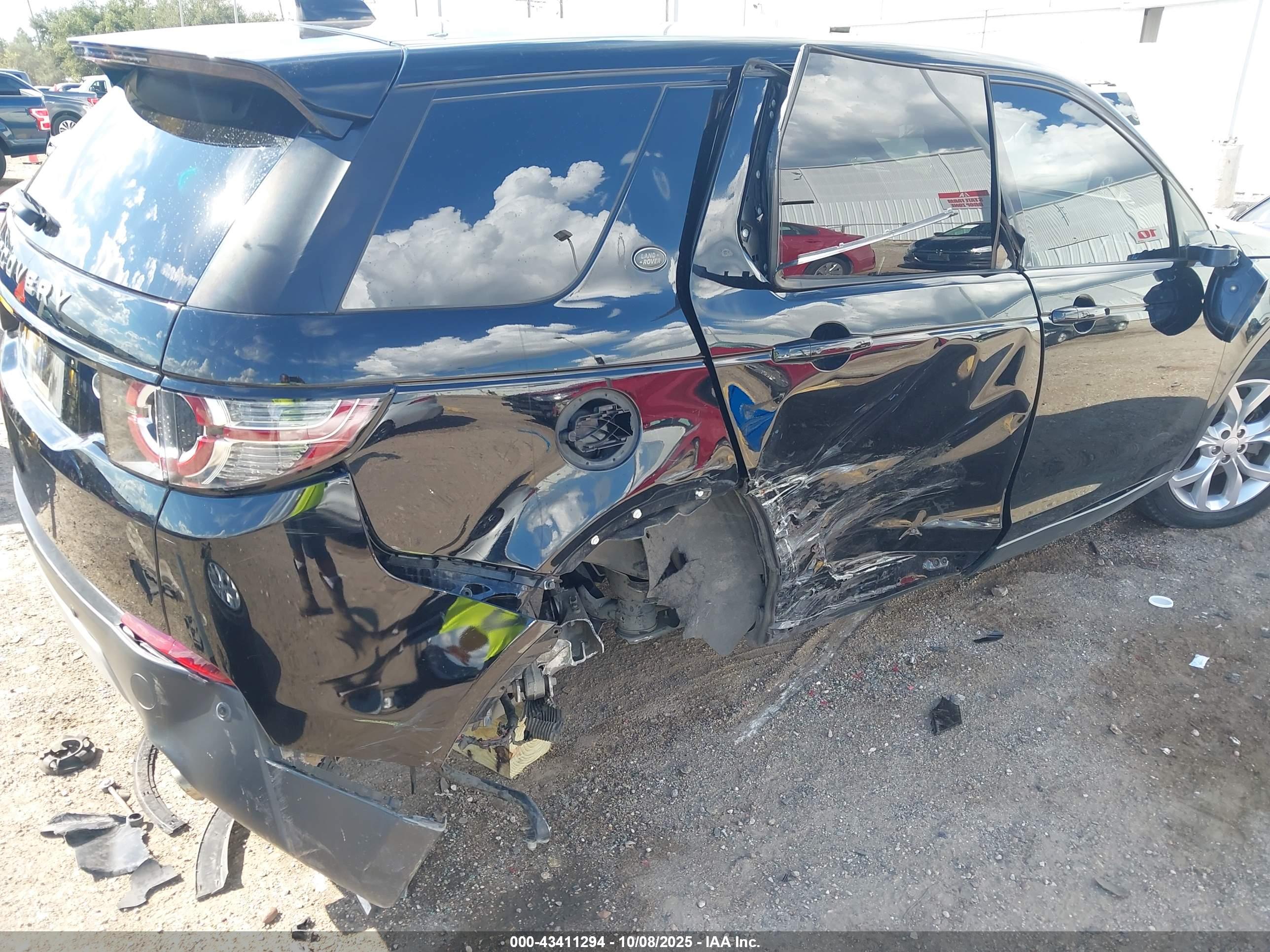 LAND ROVER image 6