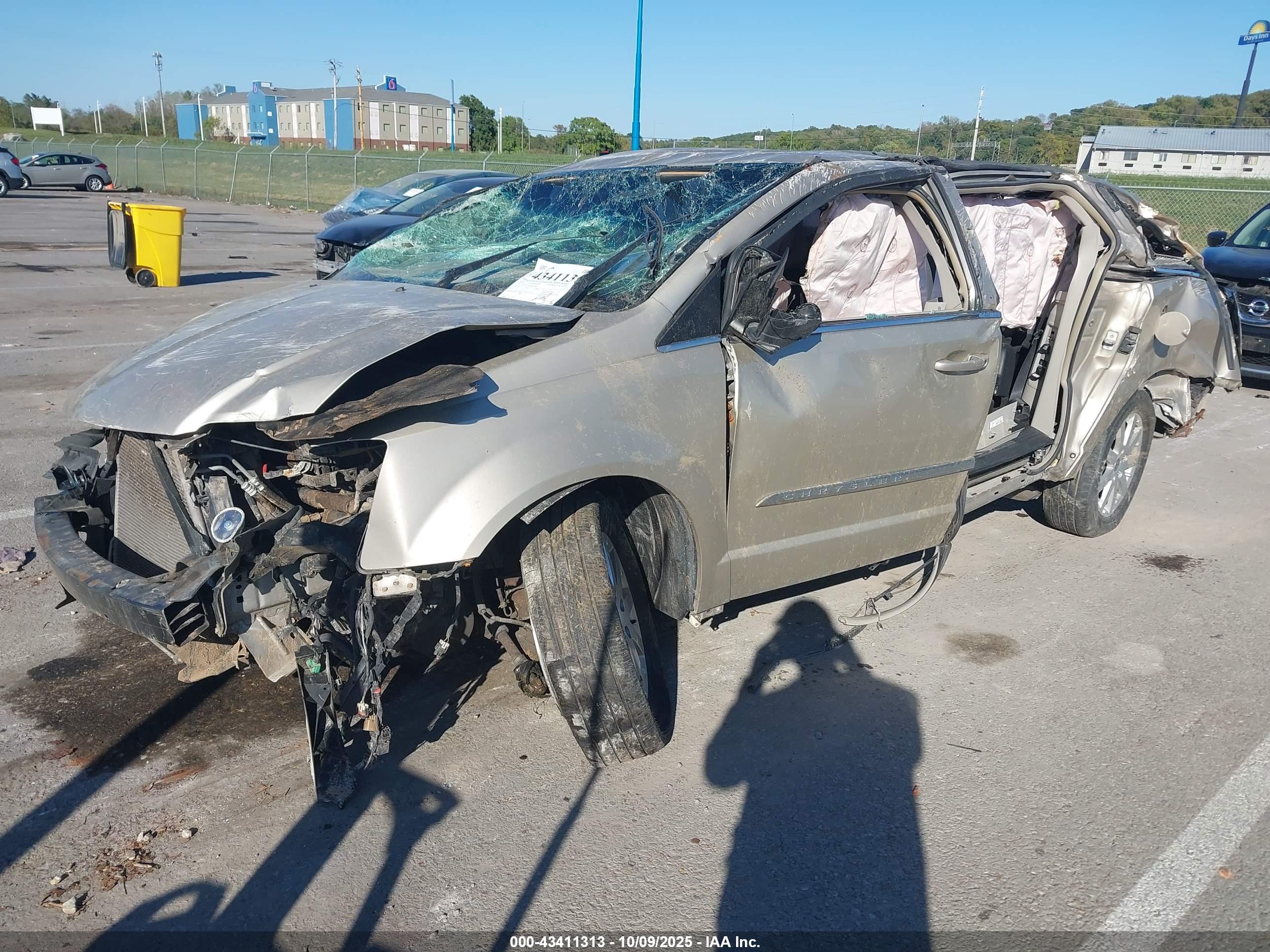 CHRYSLER TOWN image 2