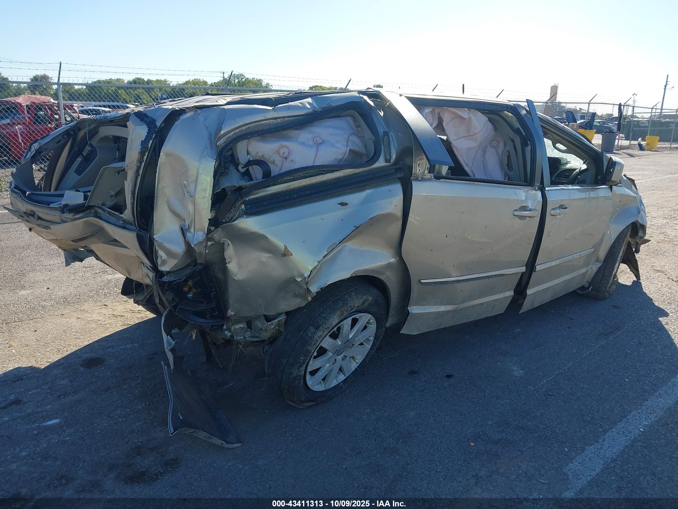 CHRYSLER TOWN image 4