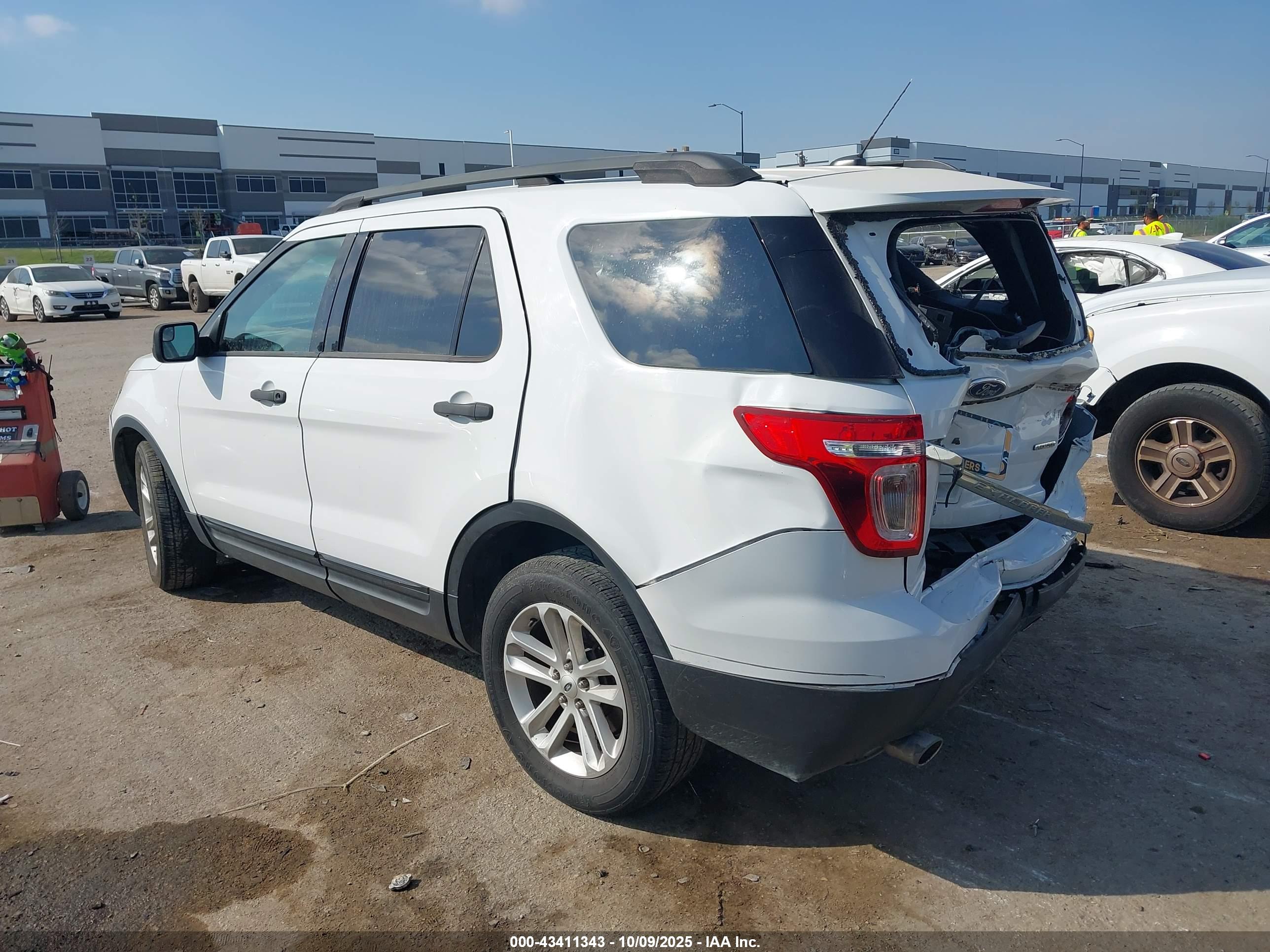 FORD EXPLORER image 3