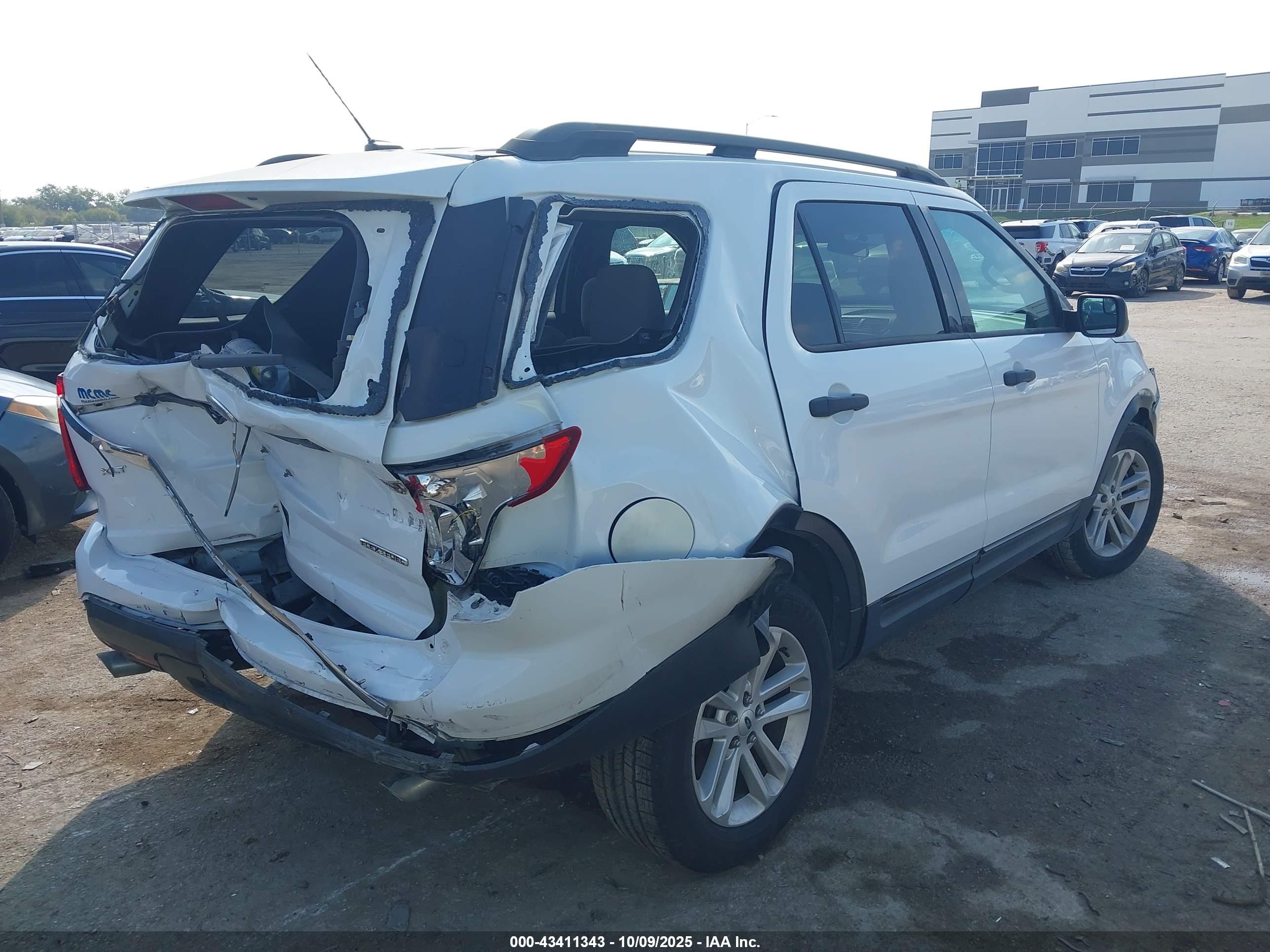 FORD EXPLORER image 4