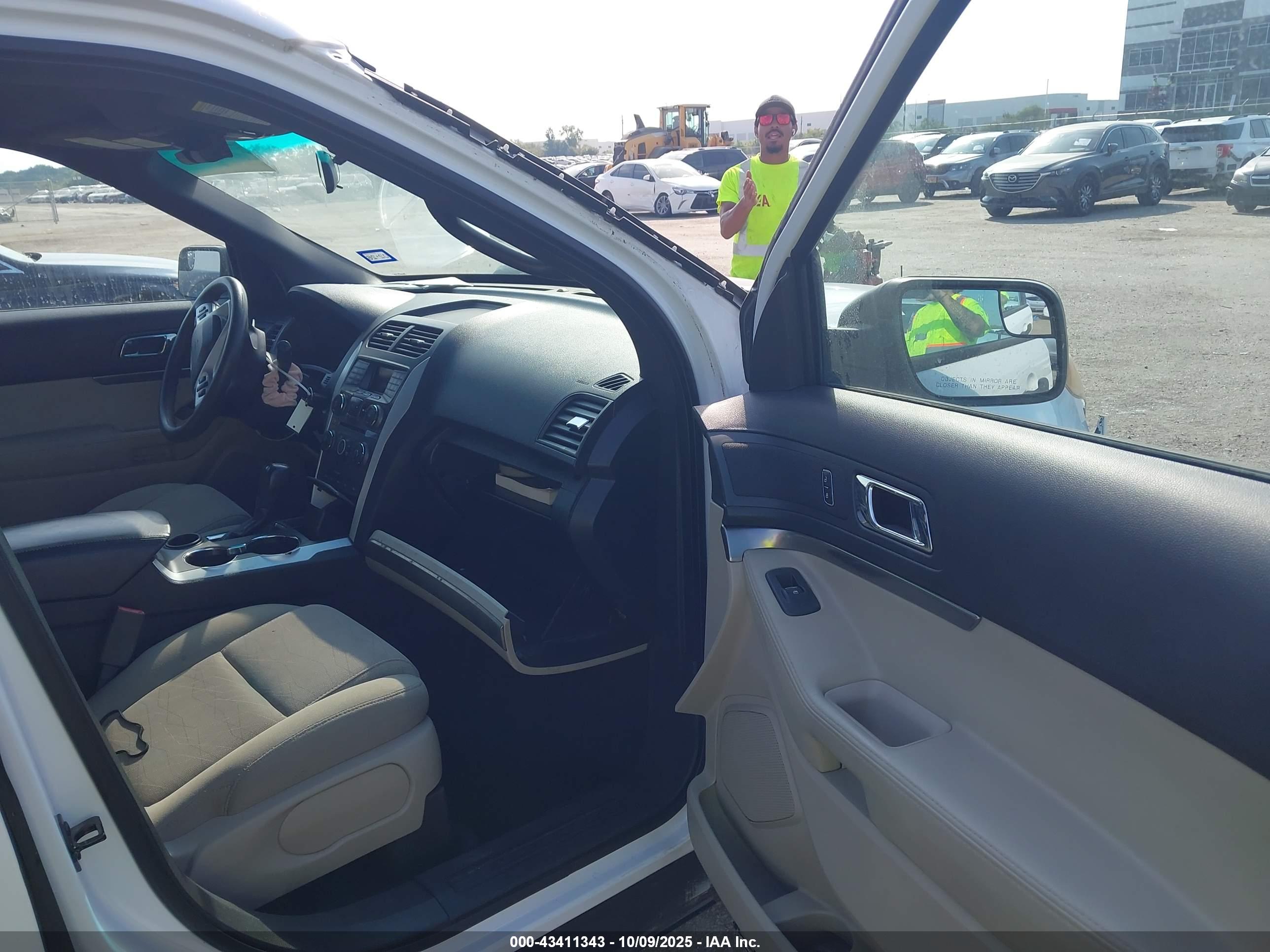 FORD EXPLORER image 5