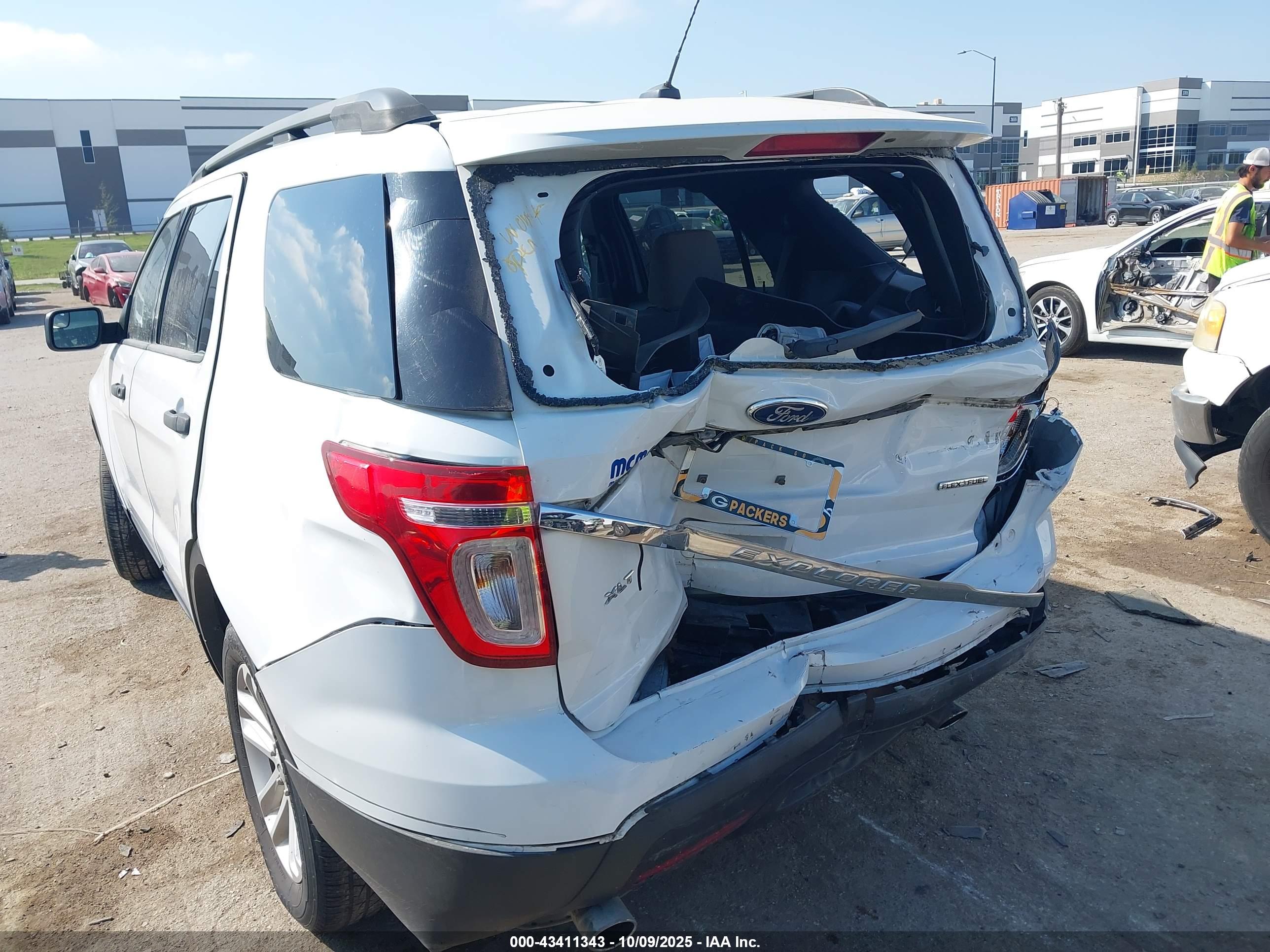 FORD EXPLORER image 6