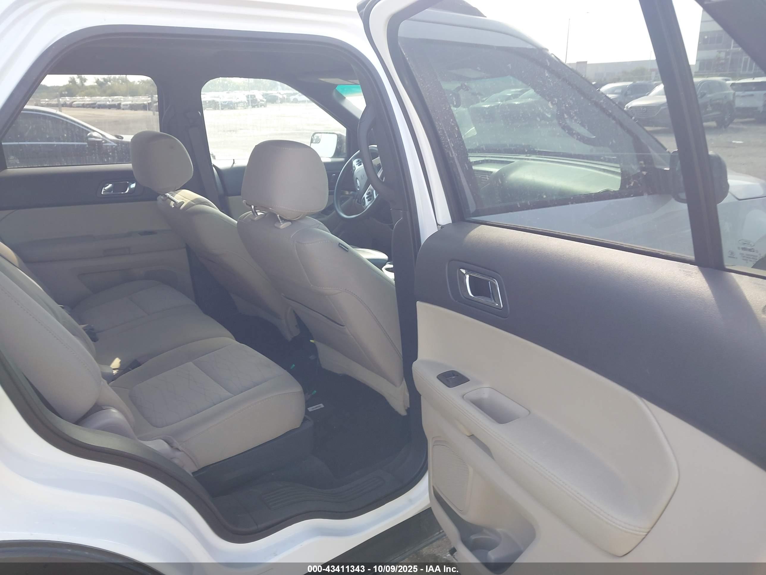FORD EXPLORER image 8