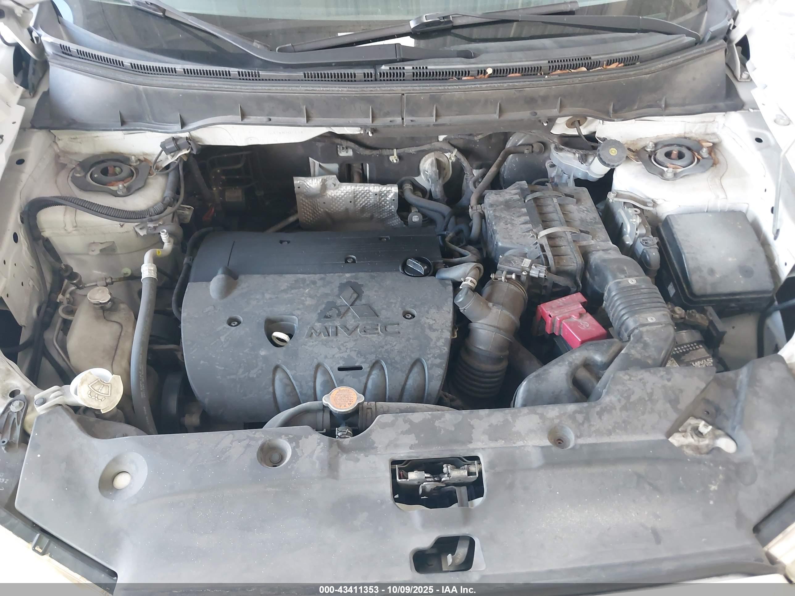 MITSUBISHI OUTLANDER image 10