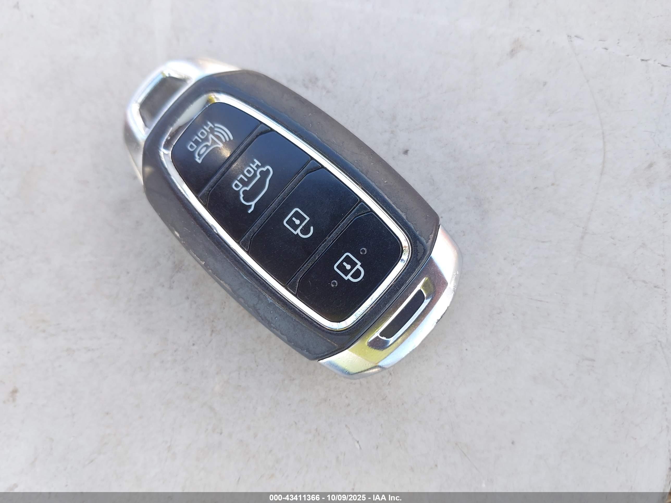 HYUNDAI ELANTRA image 11