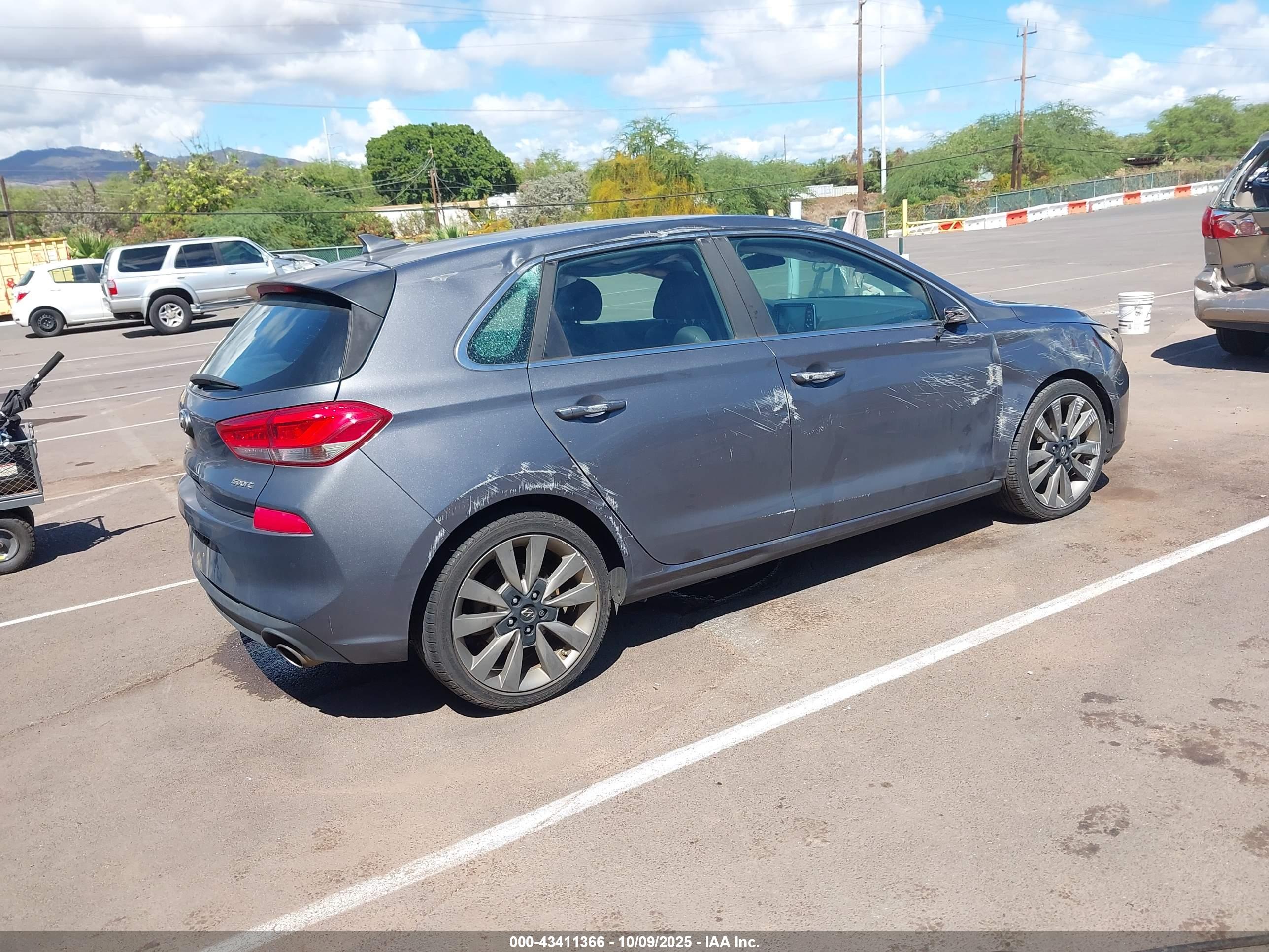 HYUNDAI ELANTRA image 4