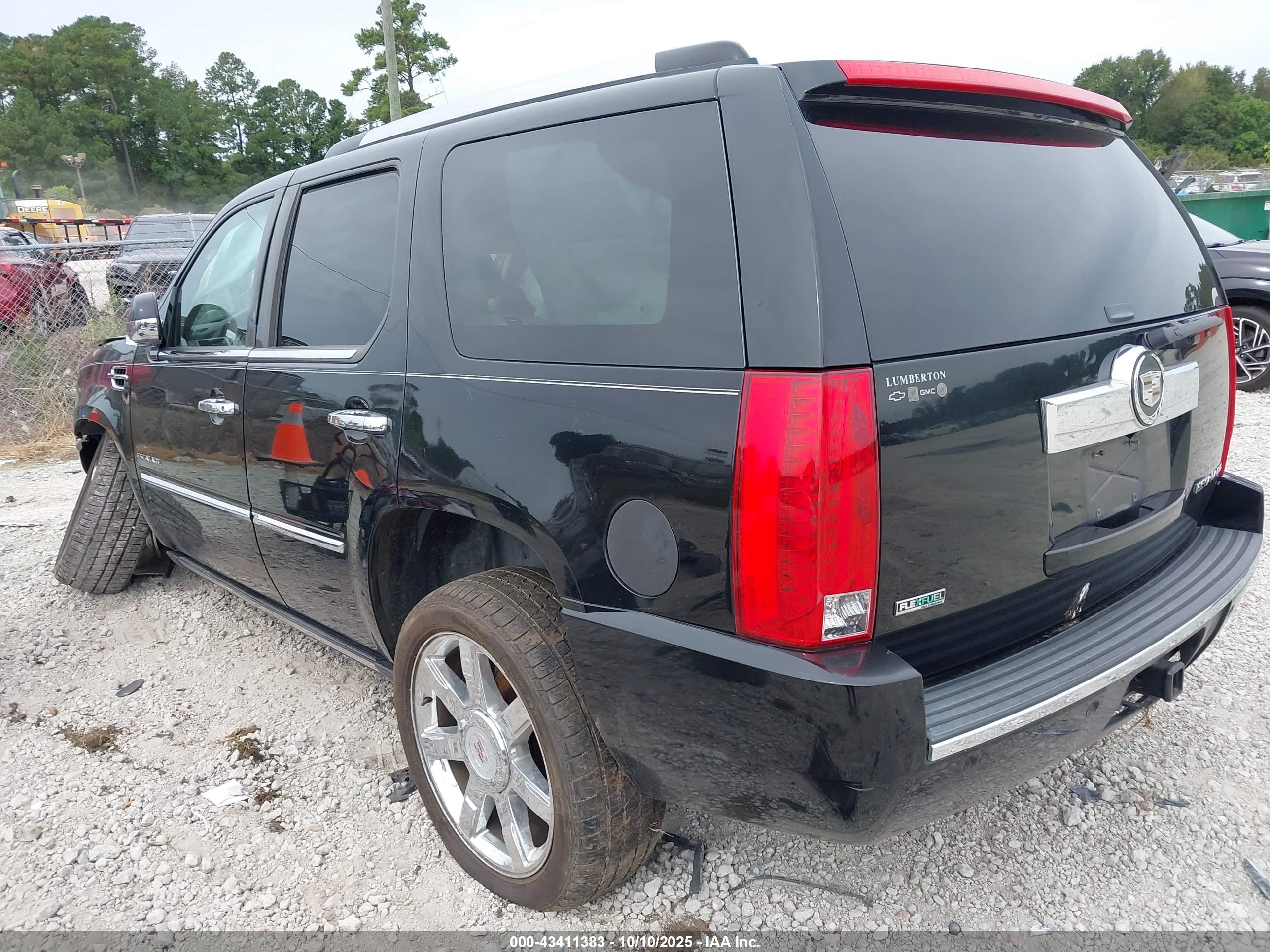 CADILLAC ESCALADE image 3