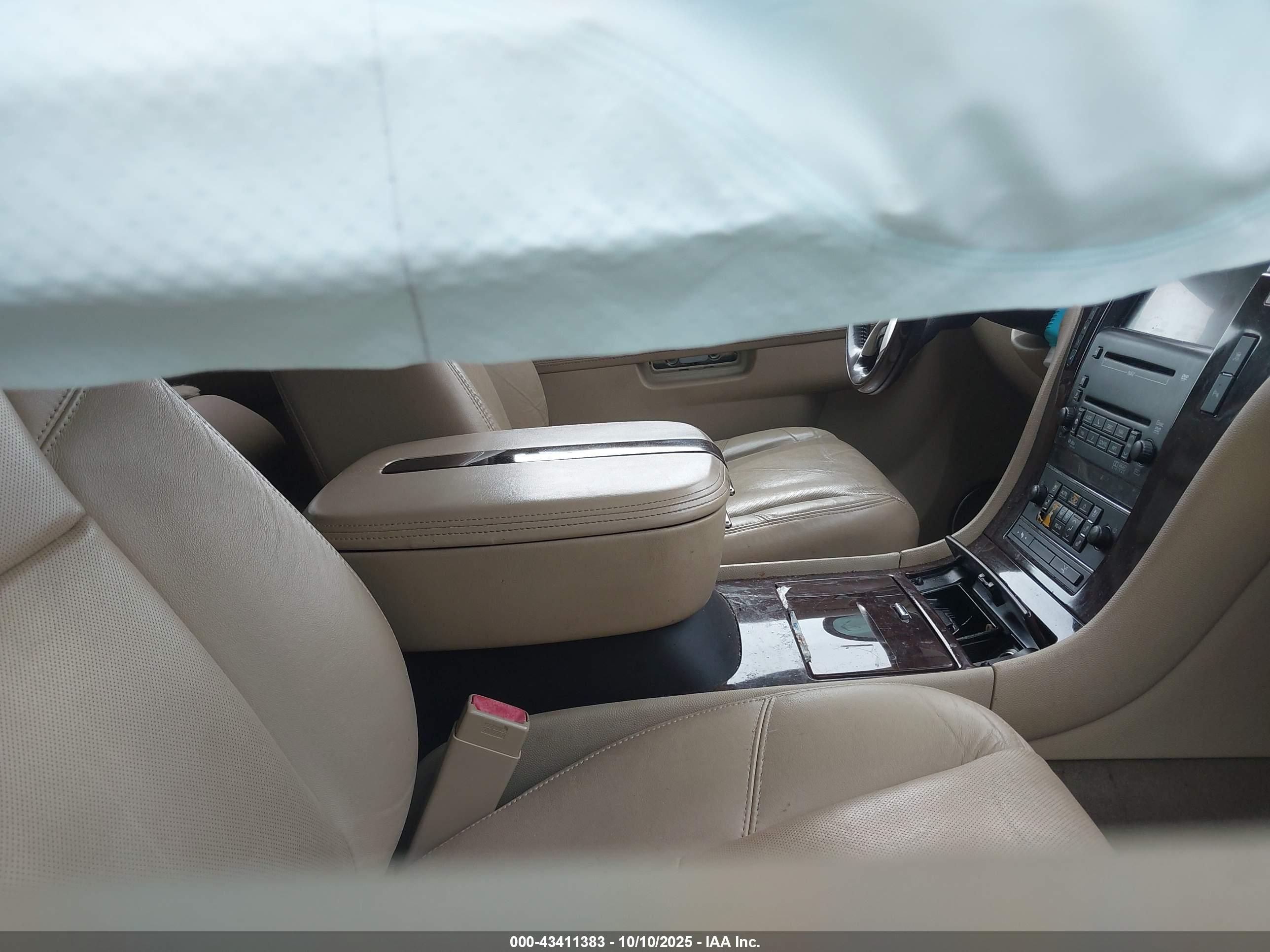 CADILLAC ESCALADE image 5