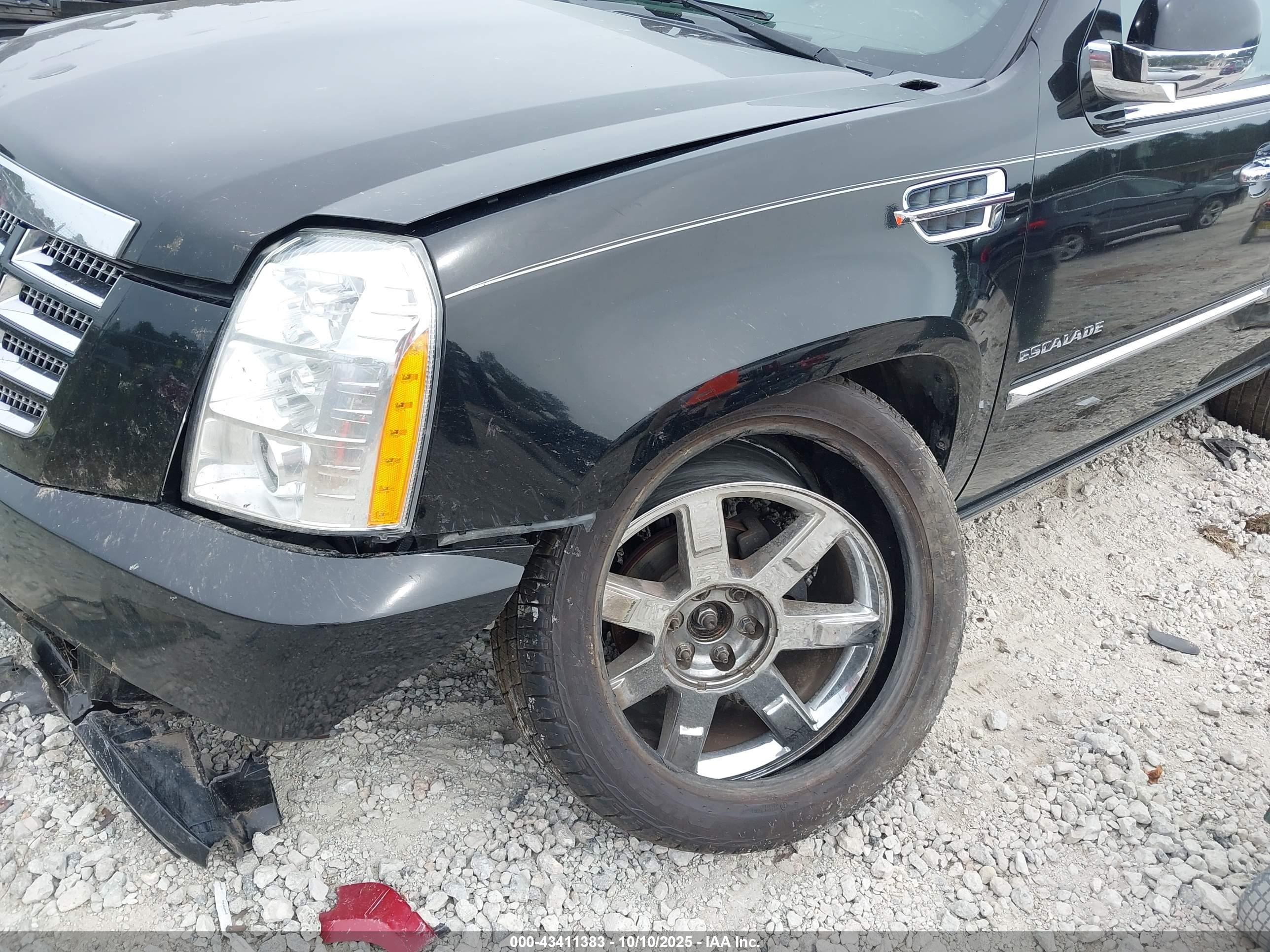 CADILLAC ESCALADE image 6