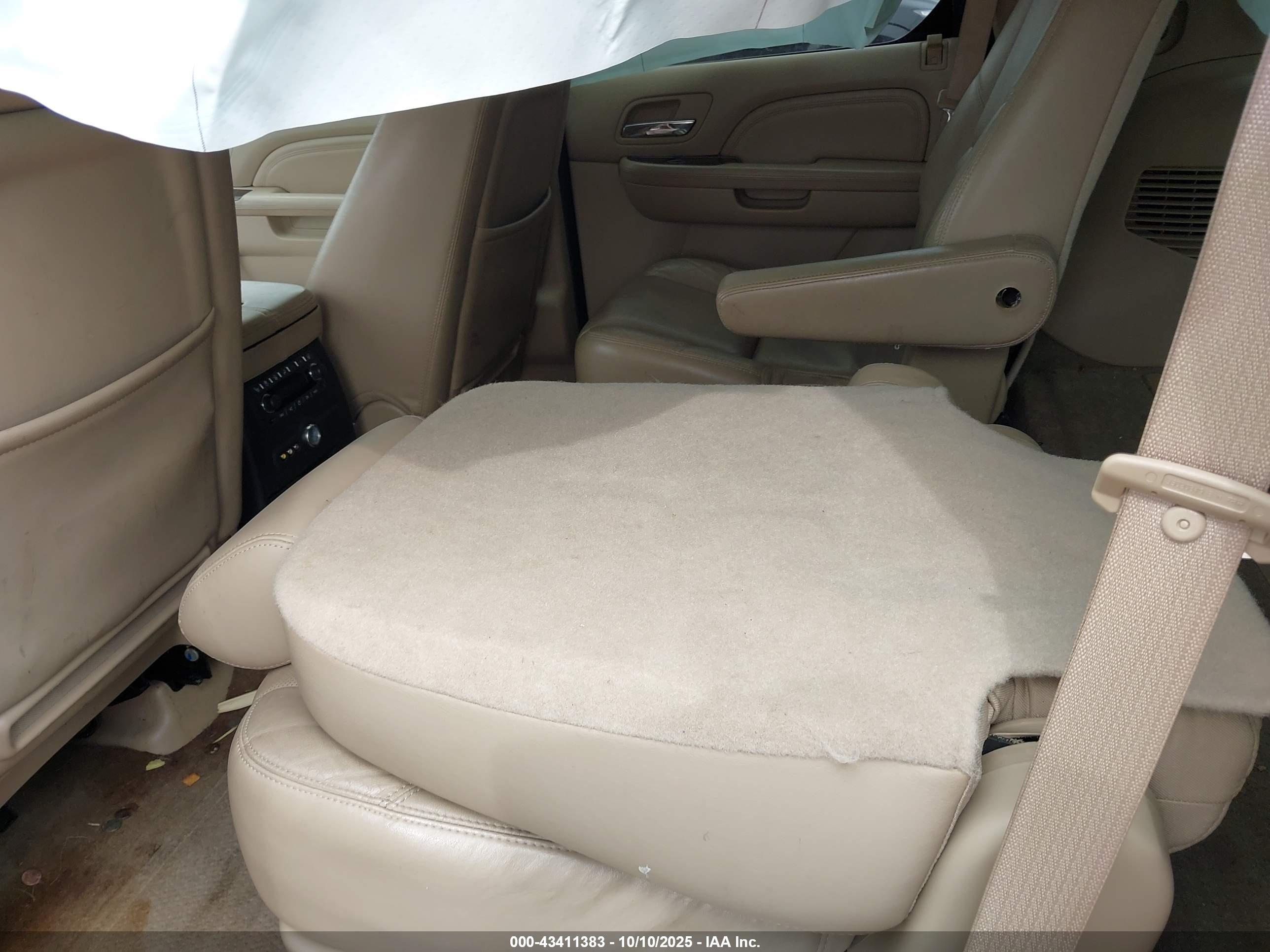 CADILLAC ESCALADE image 8
