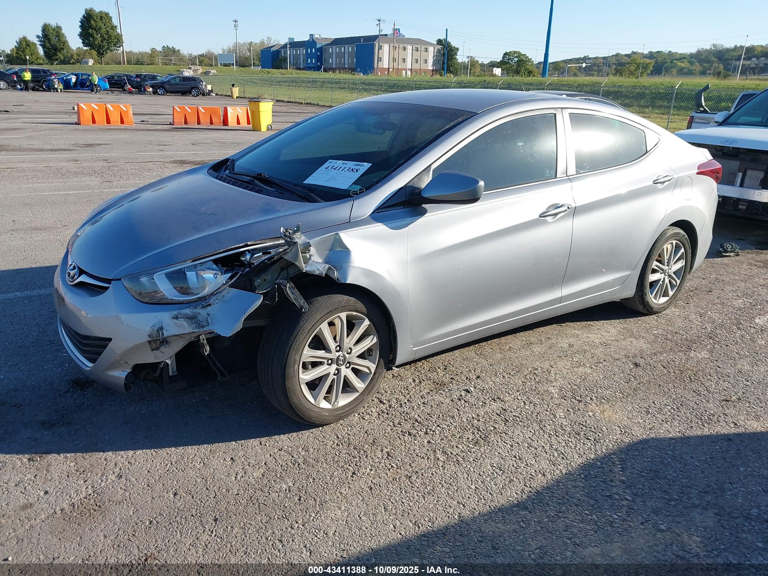 HYUNDAI ELANTRA image 2
