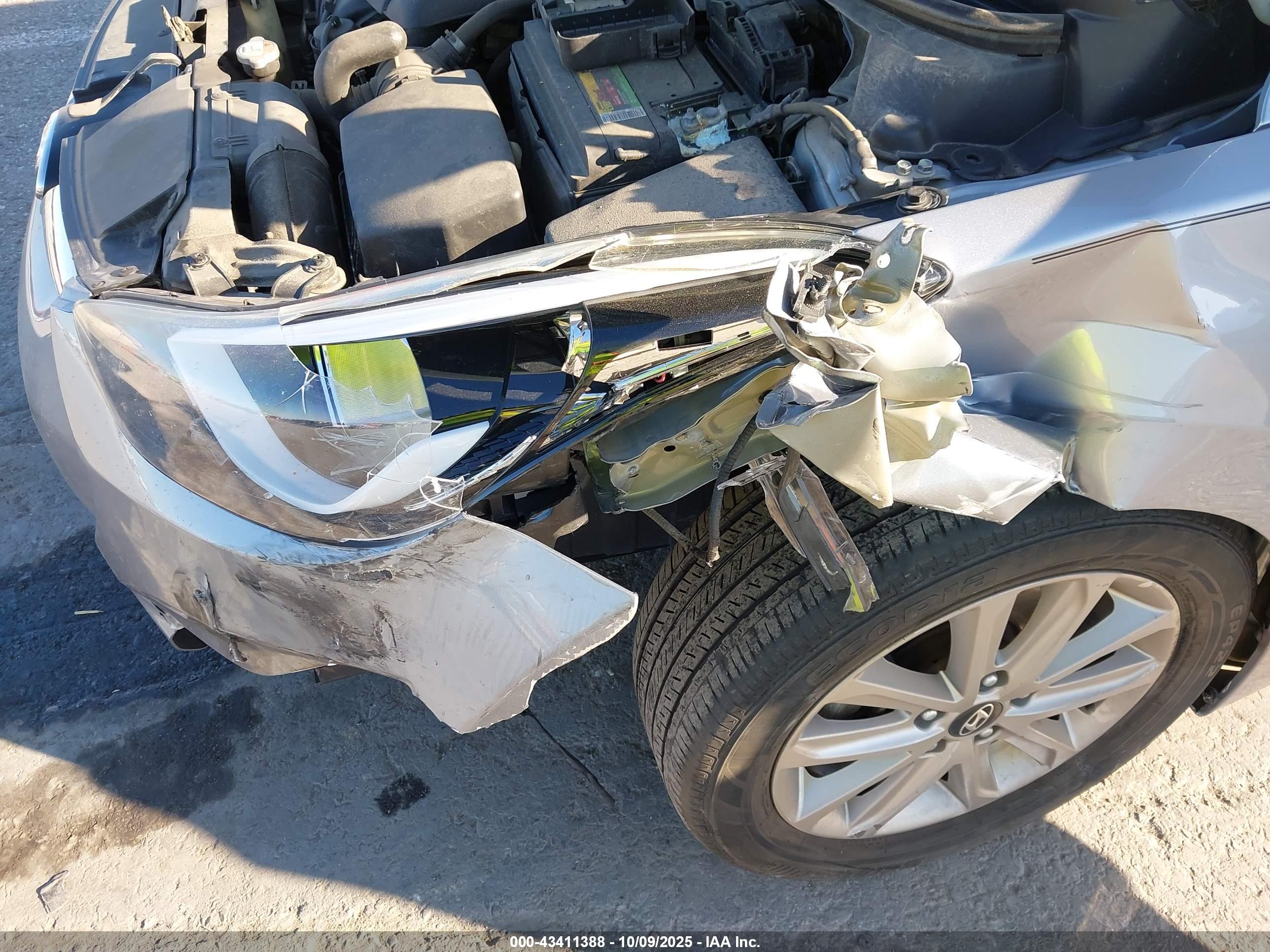HYUNDAI ELANTRA image 6