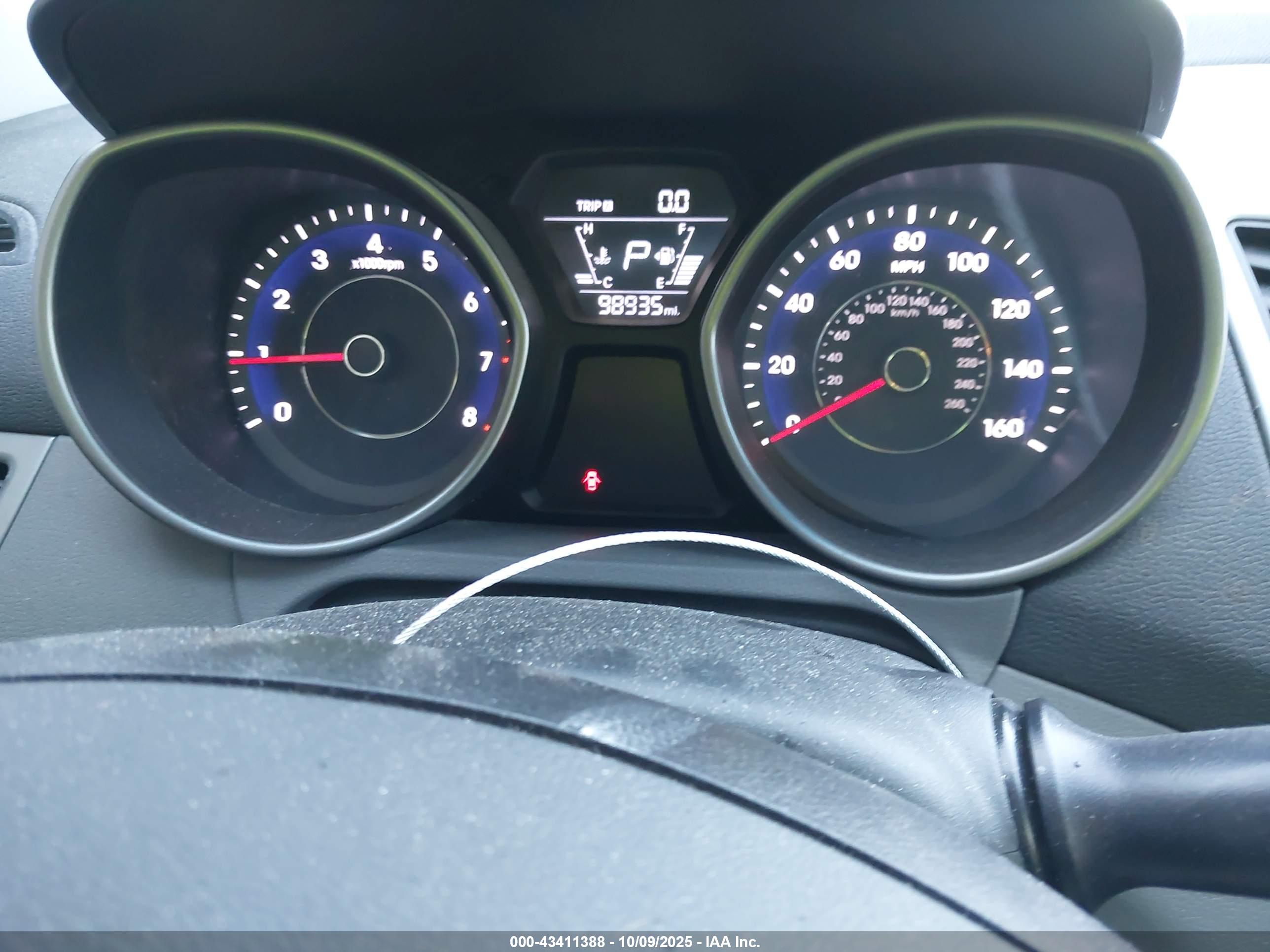 HYUNDAI ELANTRA image 7