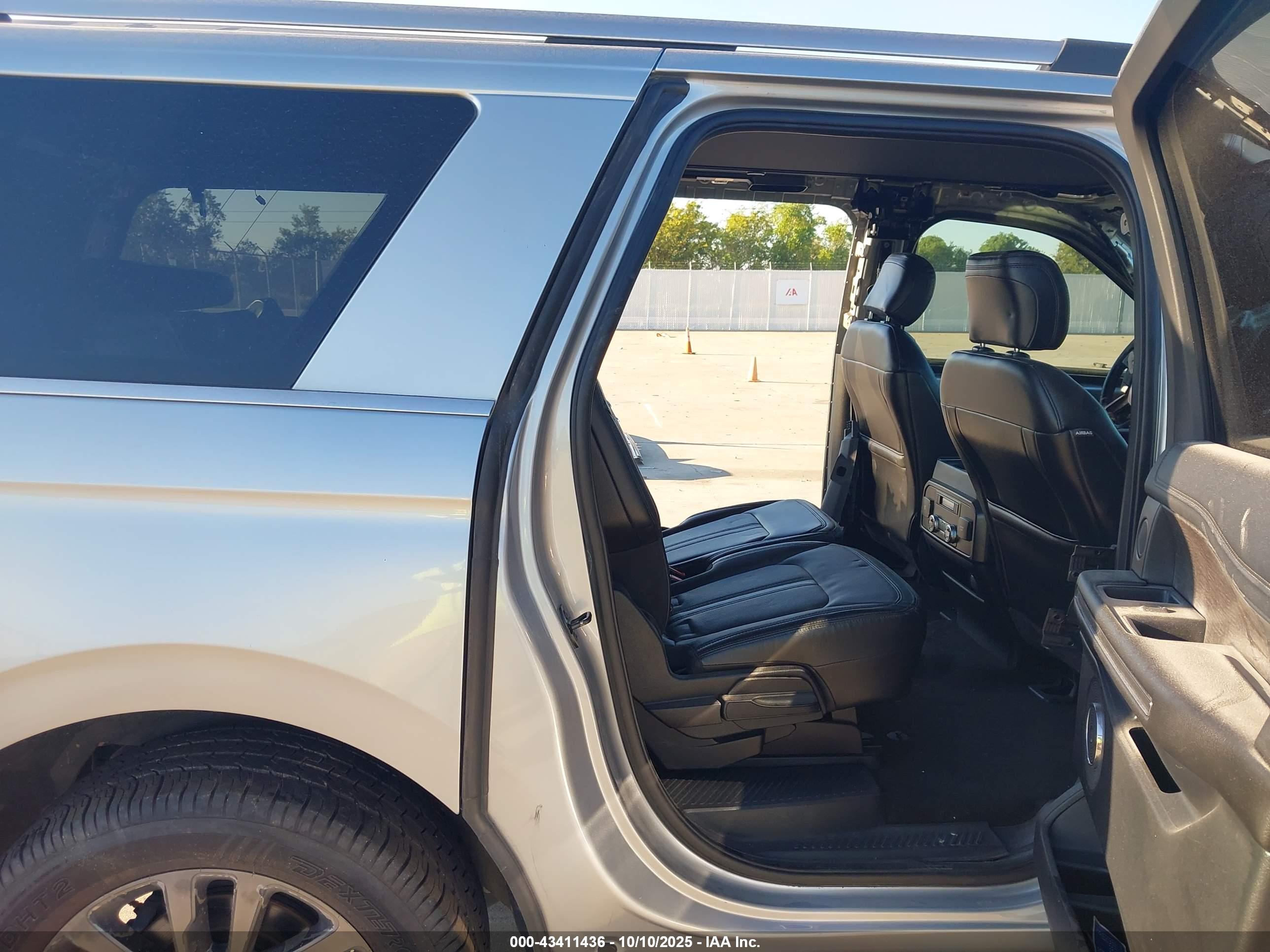 FORD EXPEDITION image 8