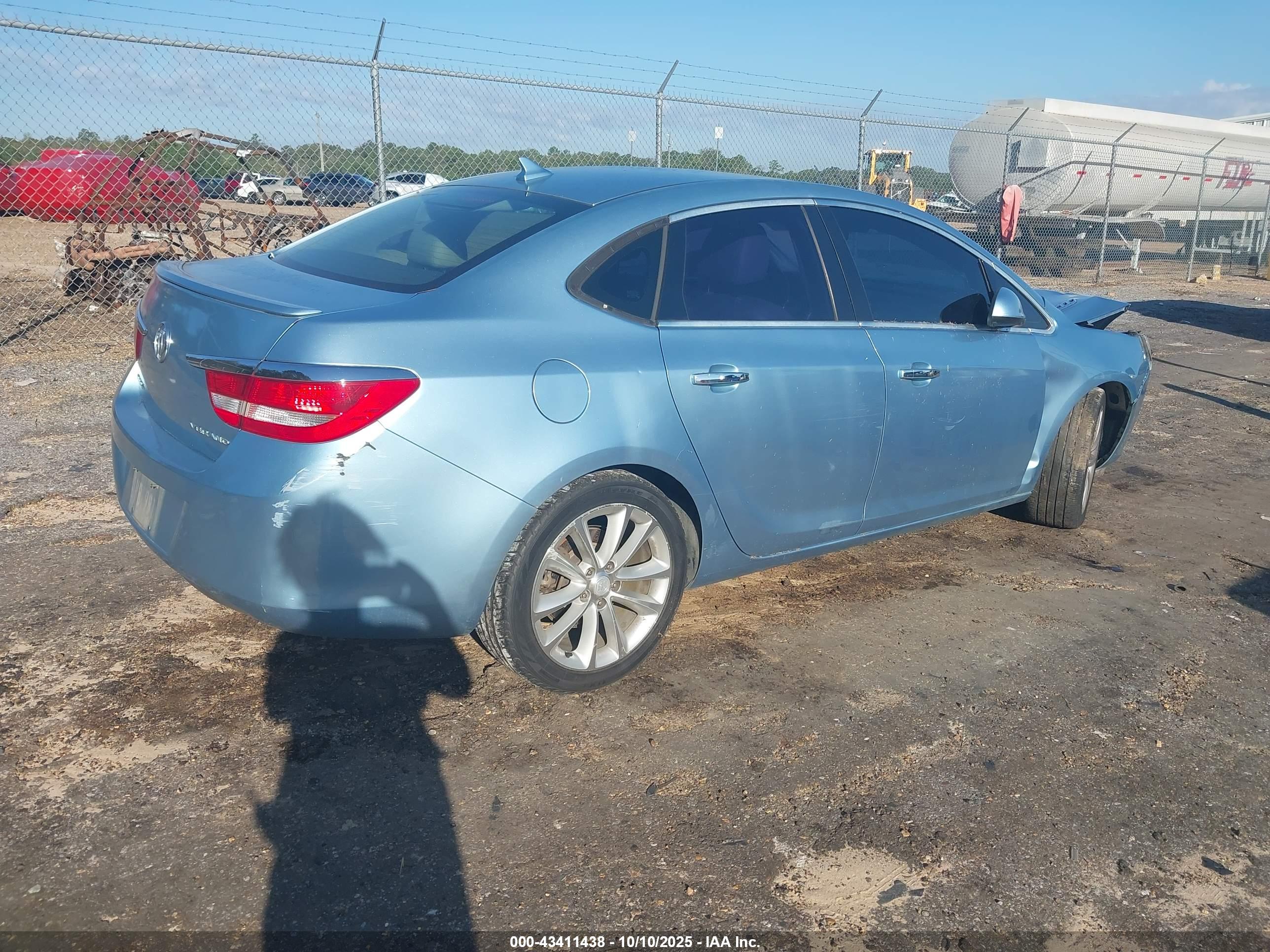 BUICK VERANO image 4