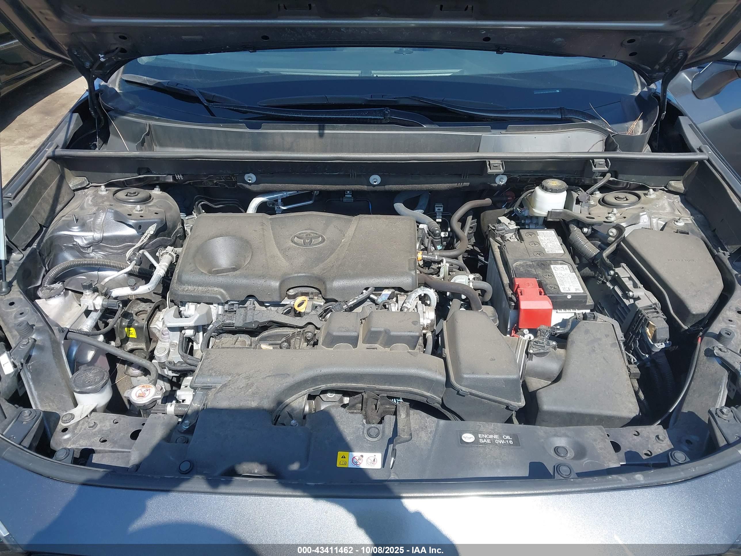 TOYOTA RAV4 image 10